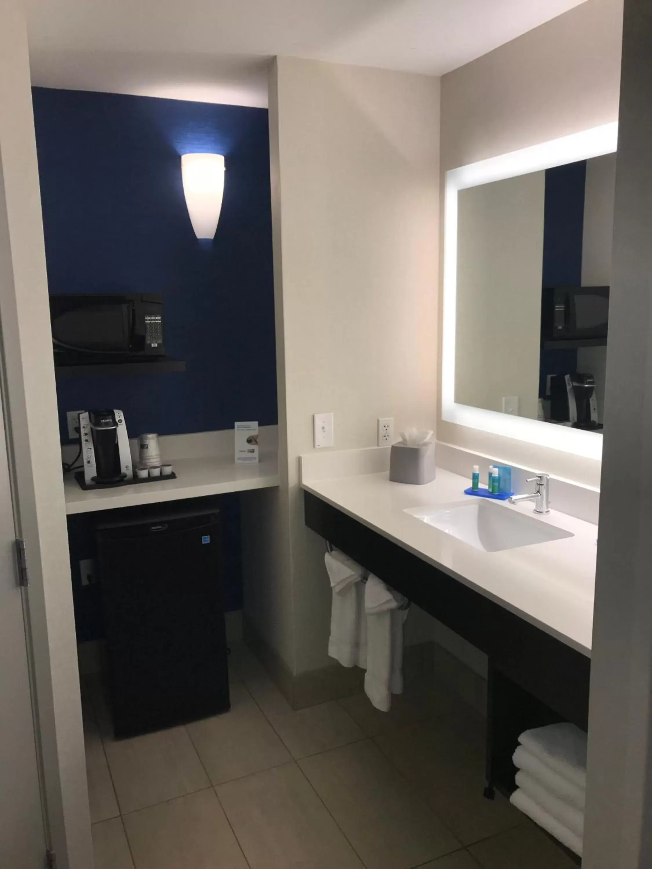 Photo of the whole room, Bathroom in Holiday Inn Express & Suites Tracy, an IHG Hotel