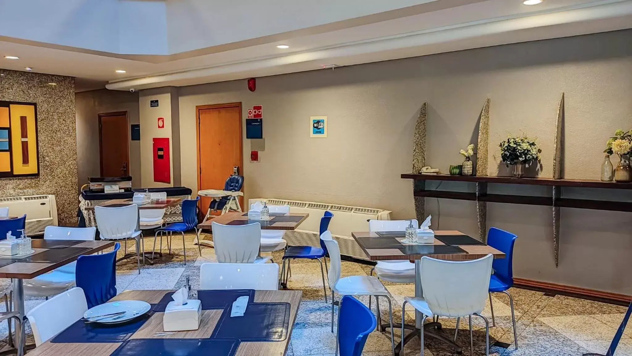Breakfast, Restaurant/Places to Eat in Hotel Reymar Express