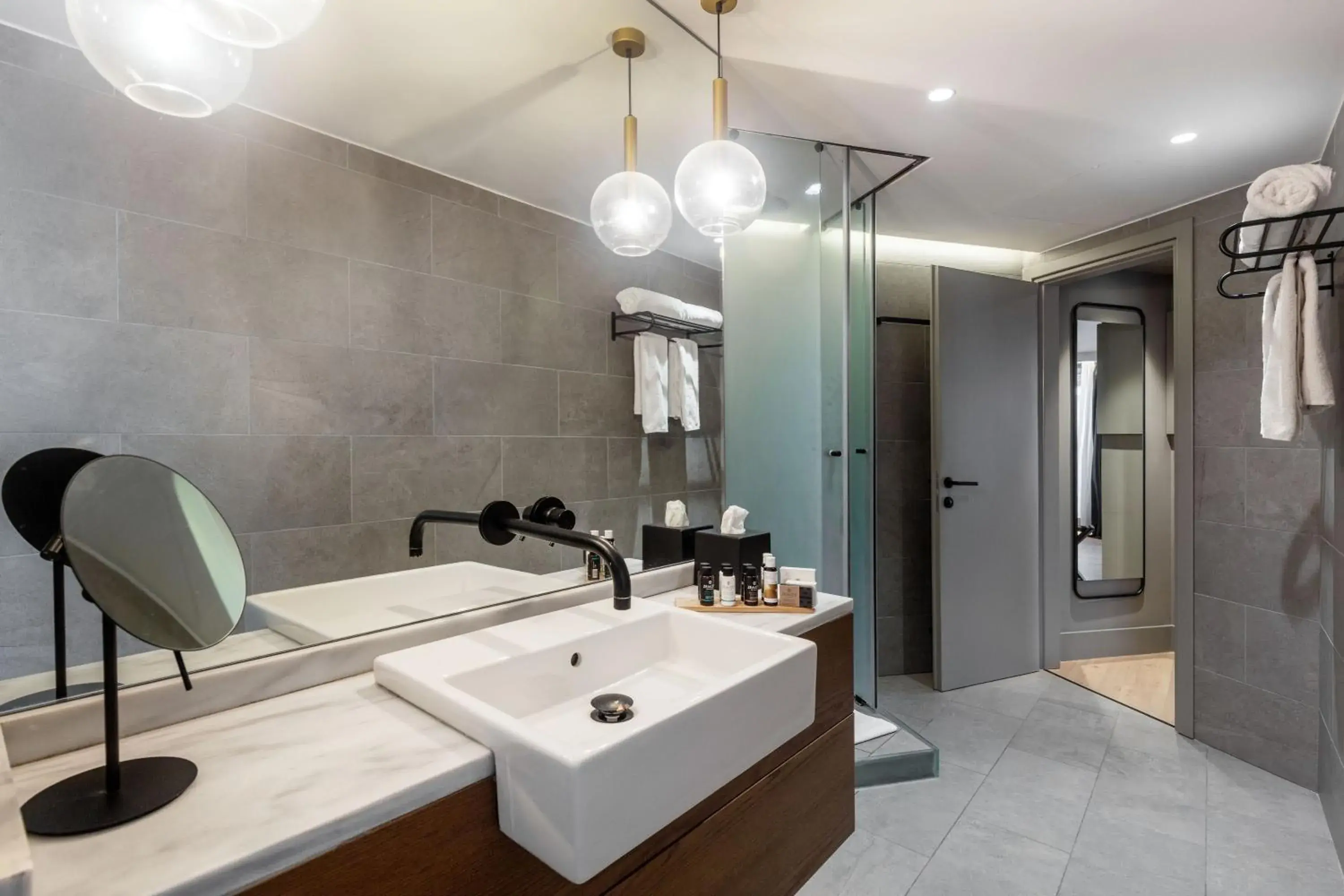 Shower, Bathroom in Blend Hotel