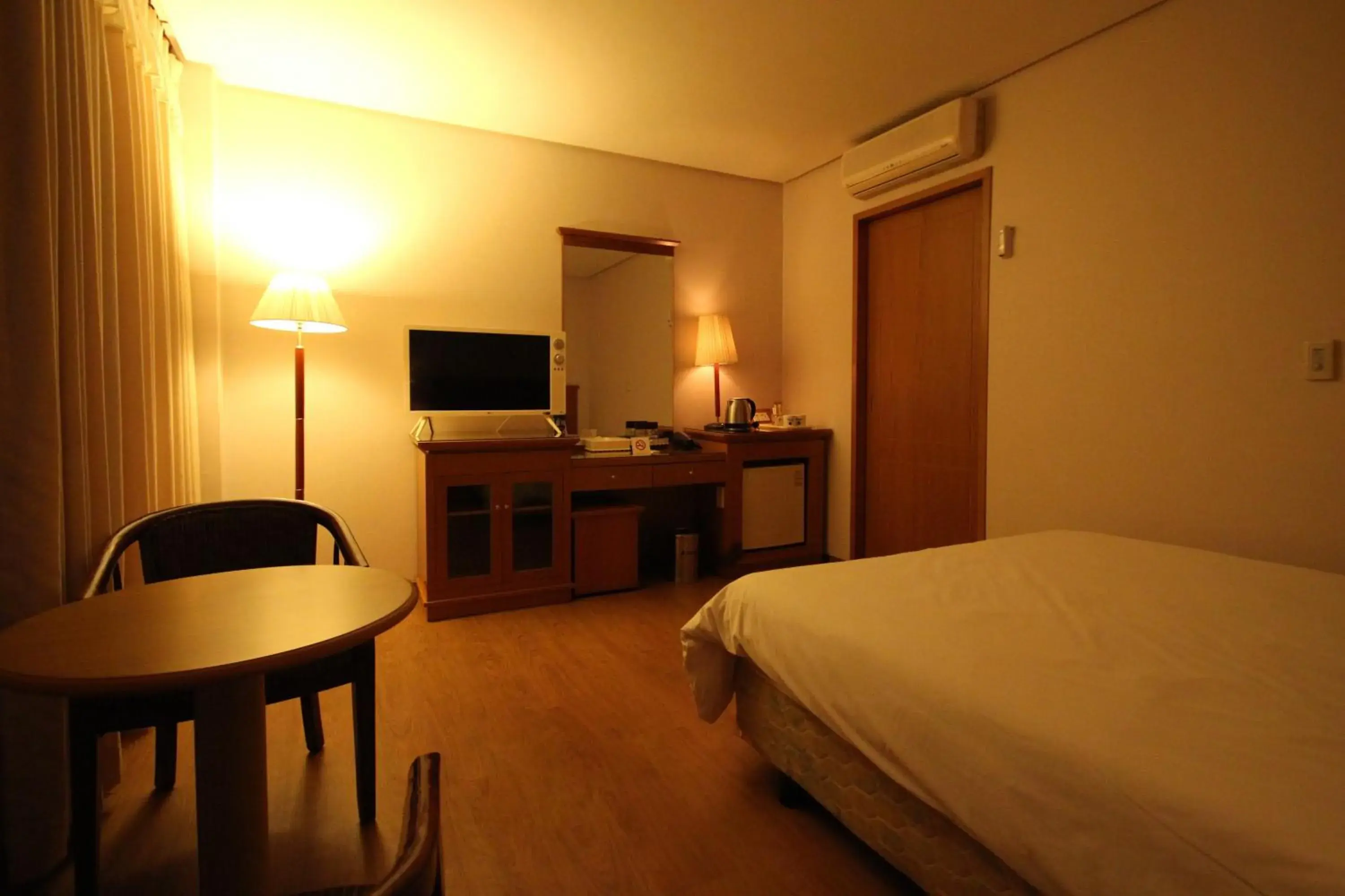 Photo of the whole room, Bed in Hotel Daedong