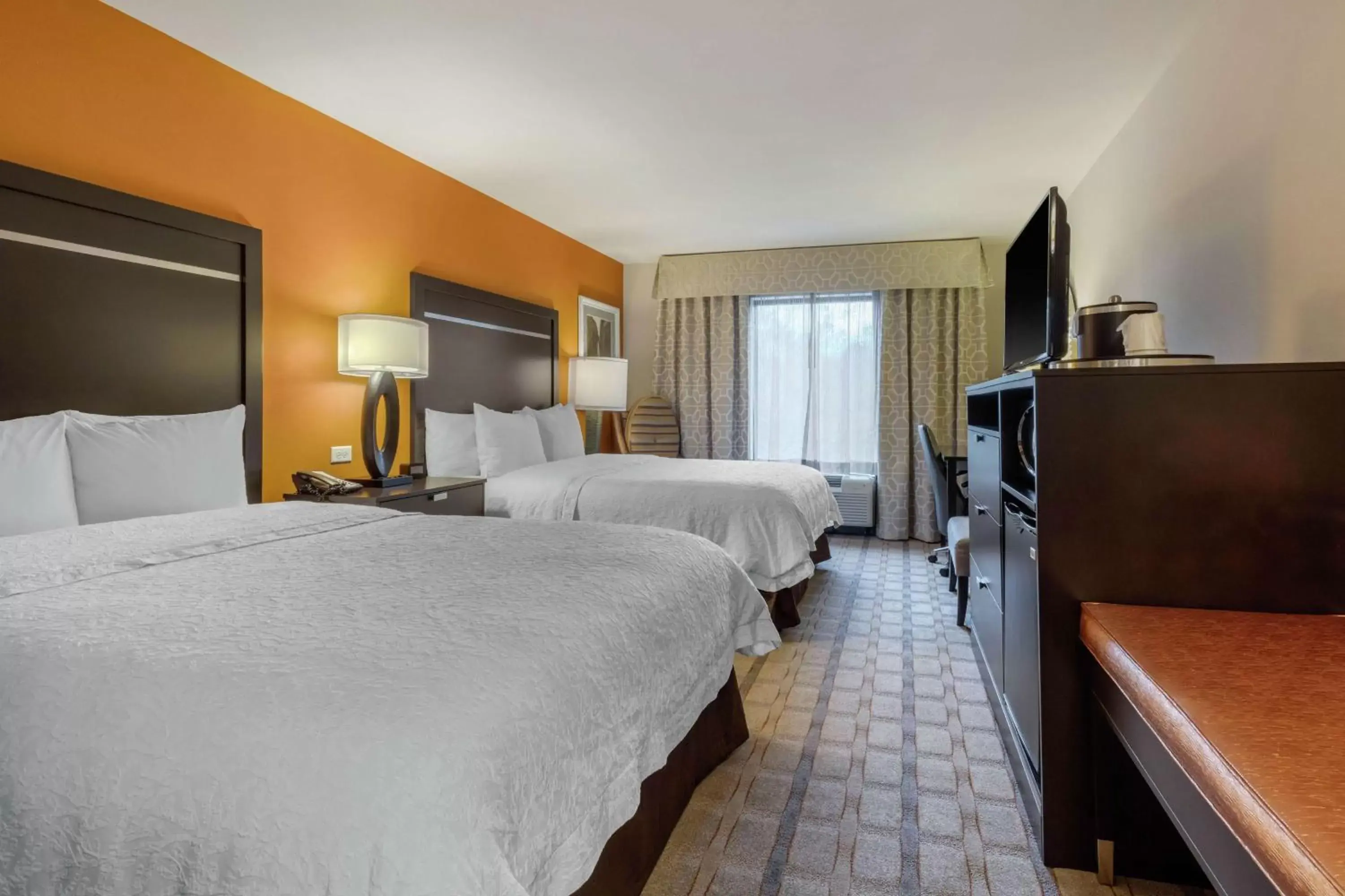 Bedroom, Bed in Hampton Inn and Suites Columbus, MS Bedroom, Bed in Hampton Inn and Suites Columbus, MS