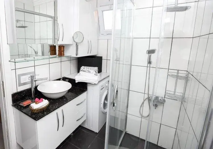 Shower, Bathroom in Alyon Hotel Taksim