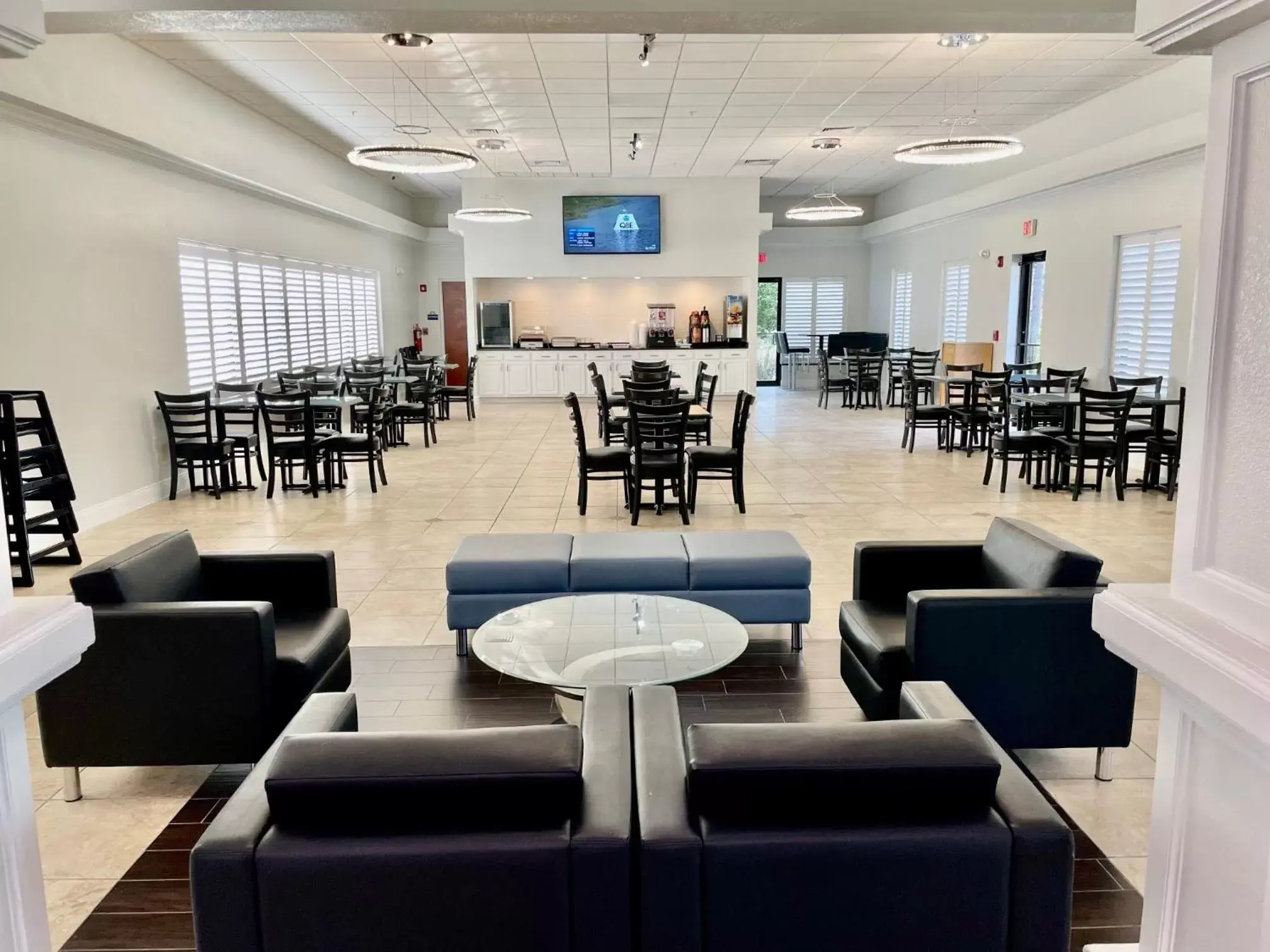 Restaurant/places to eat, Lounge/Bar in Days Inn & Suites by Wyndham Lakeland