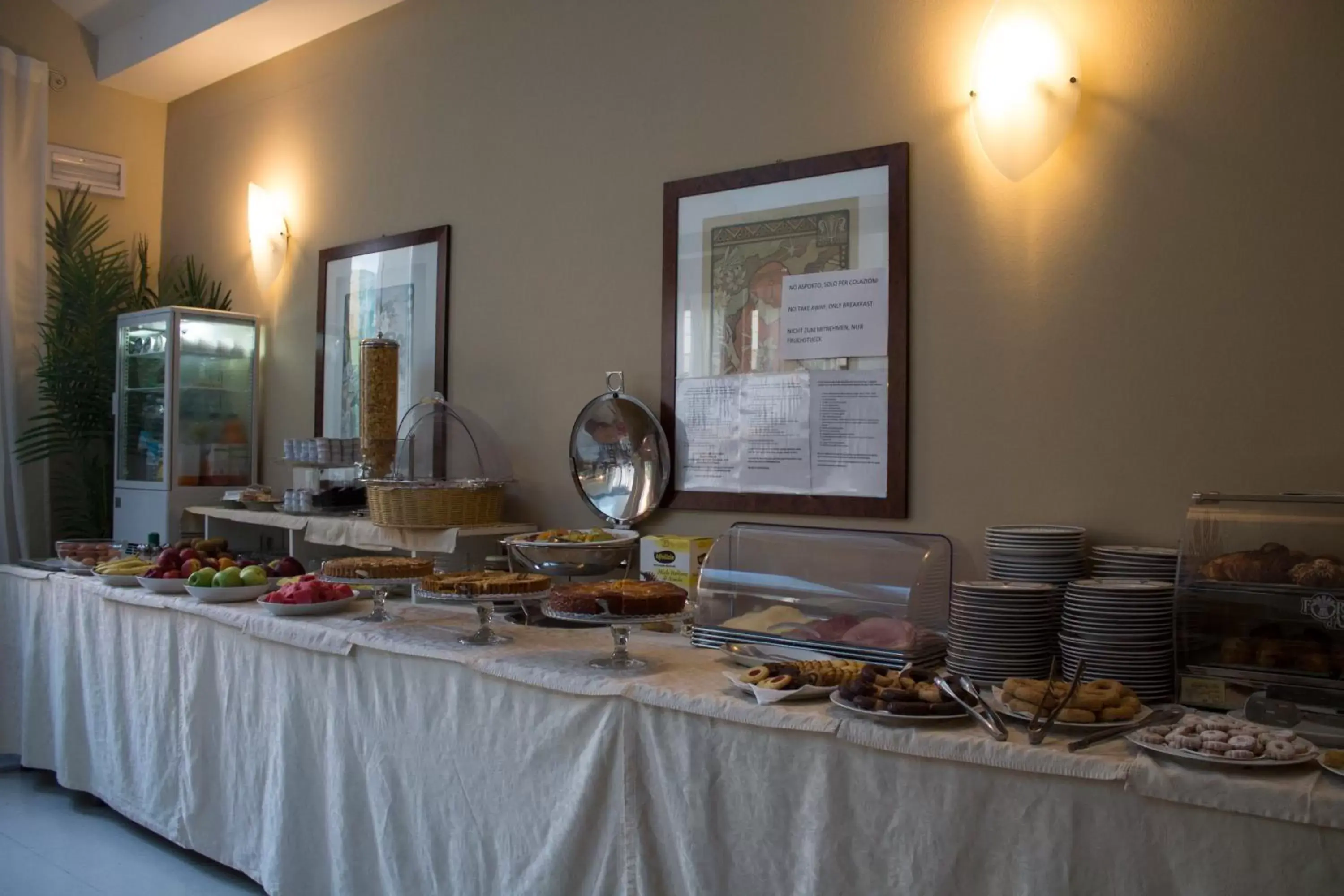 Continental breakfast, Food in Hotel Enrichetta