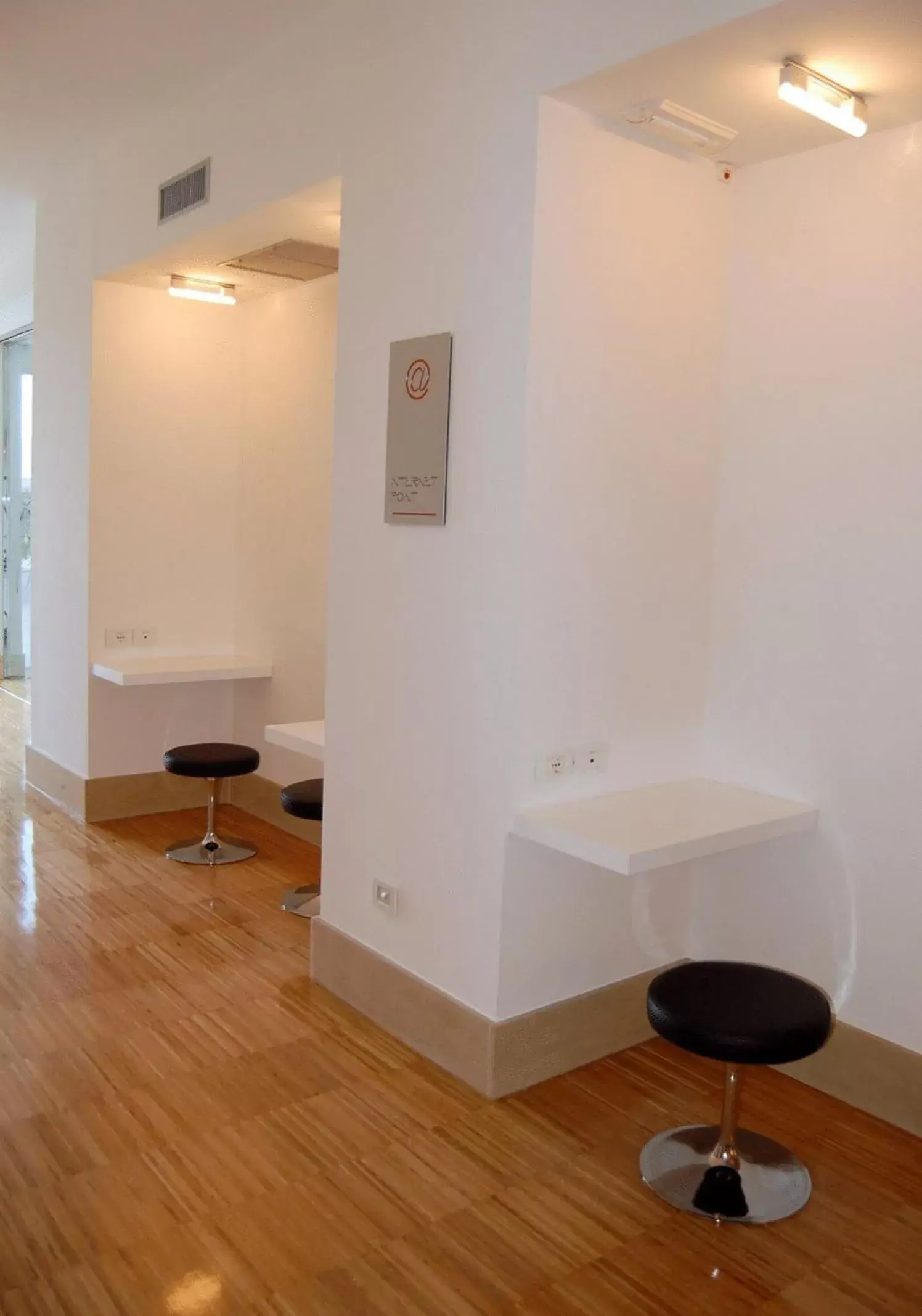 TV and multimedia, Bathroom in Hotel Del Conte