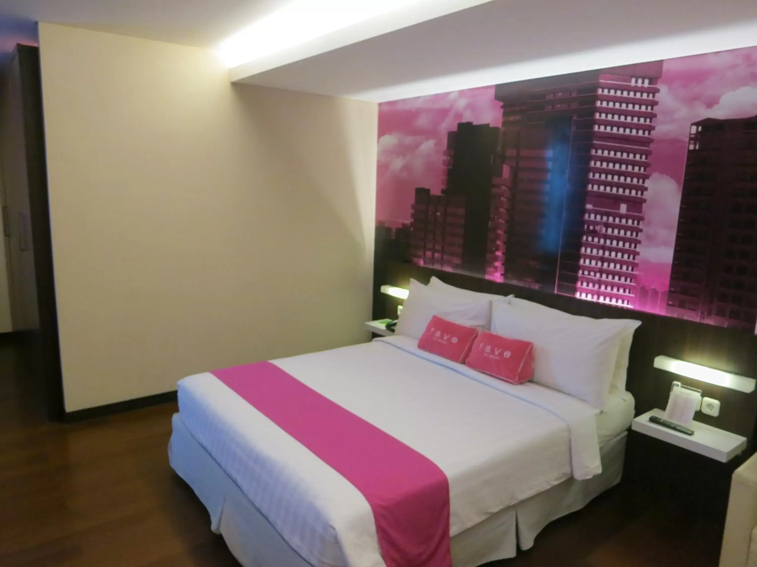 Bedroom, Bed in favehotel MEX Tunjungan Surabaya