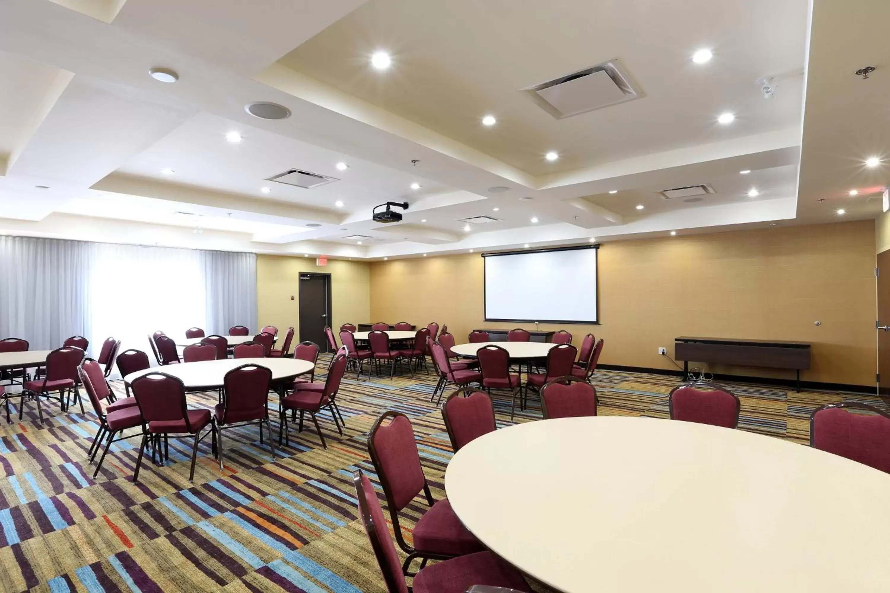 Meeting/conference room in Fairfield Inn & Suites by Marriott Vernon