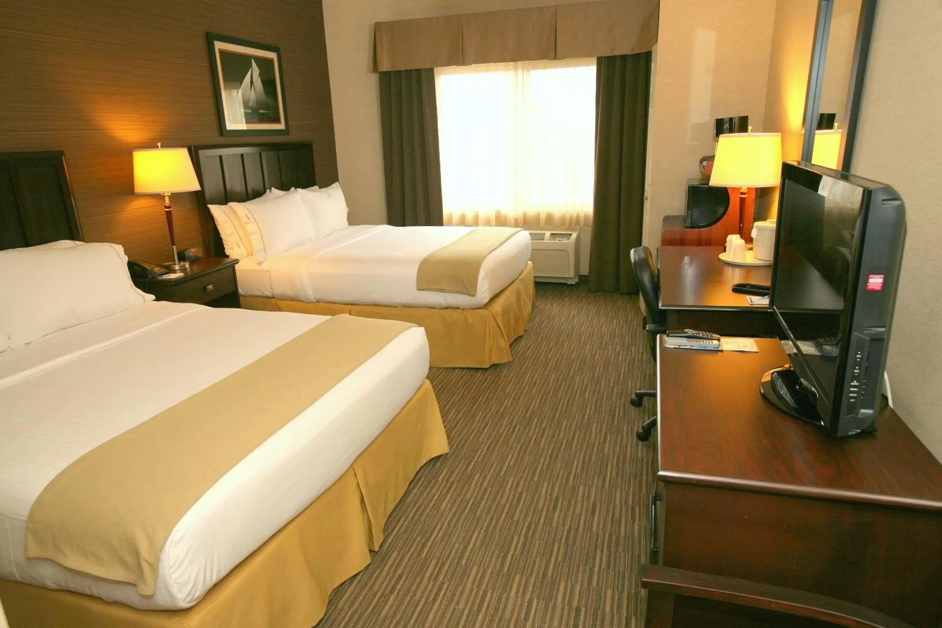 Photo of the whole room, Bed in Holiday Inn Express San Diego South - Chula Vista, an IHG Hotel