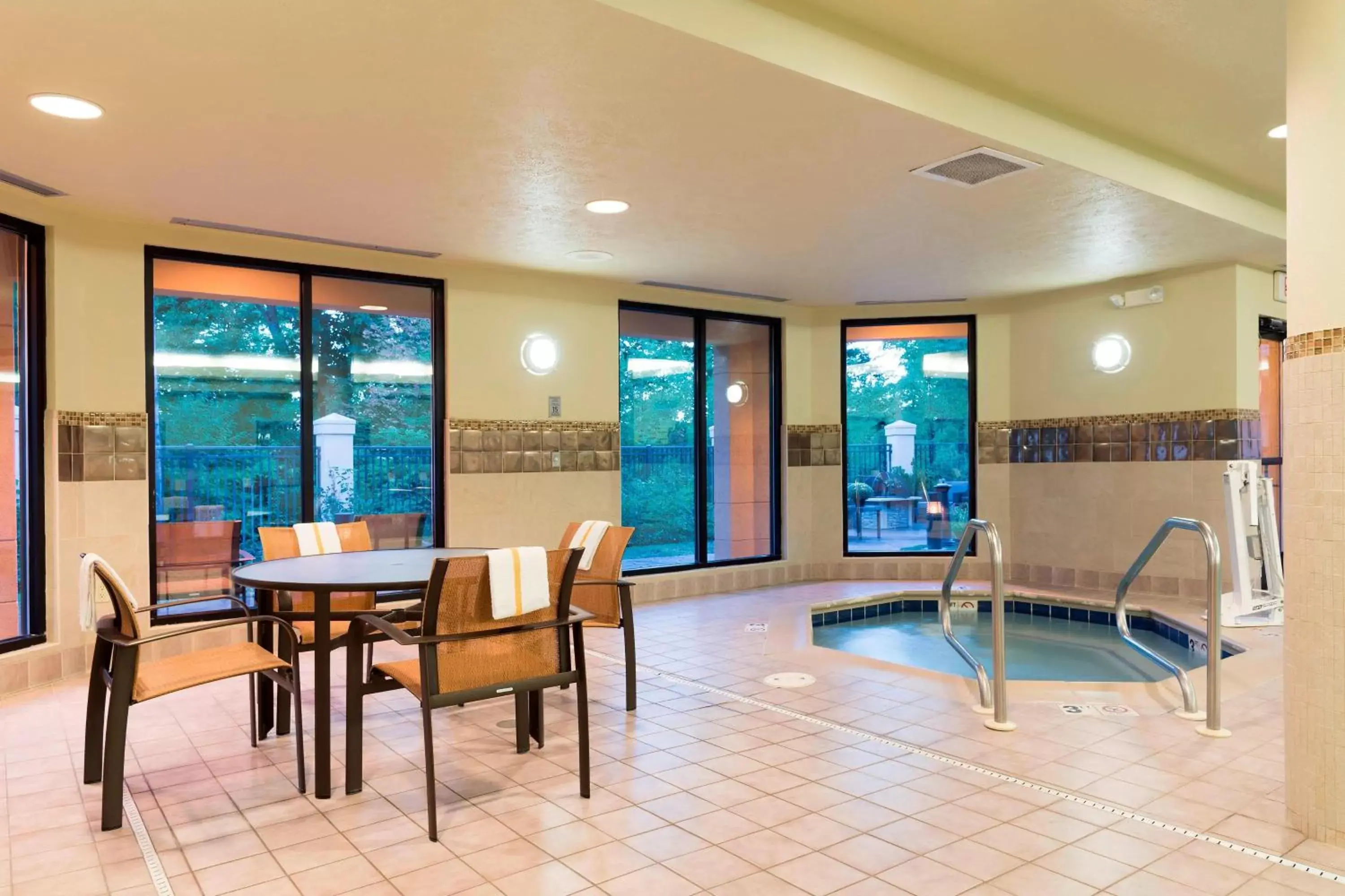 Swimming pool in Courtyard by Marriott Traverse City