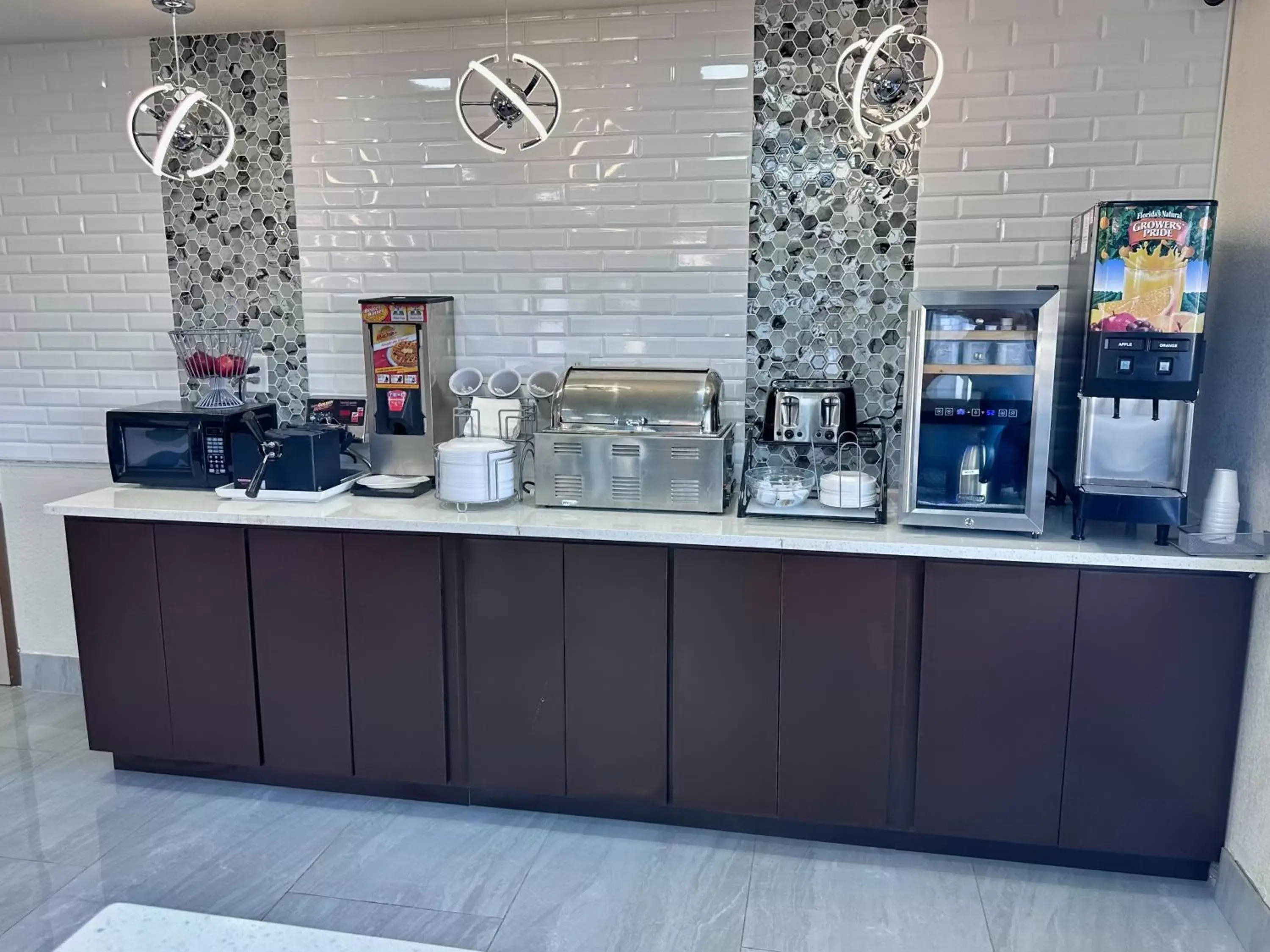 Food and drinks in Super 8 by Wyndham Prattville Montgomery