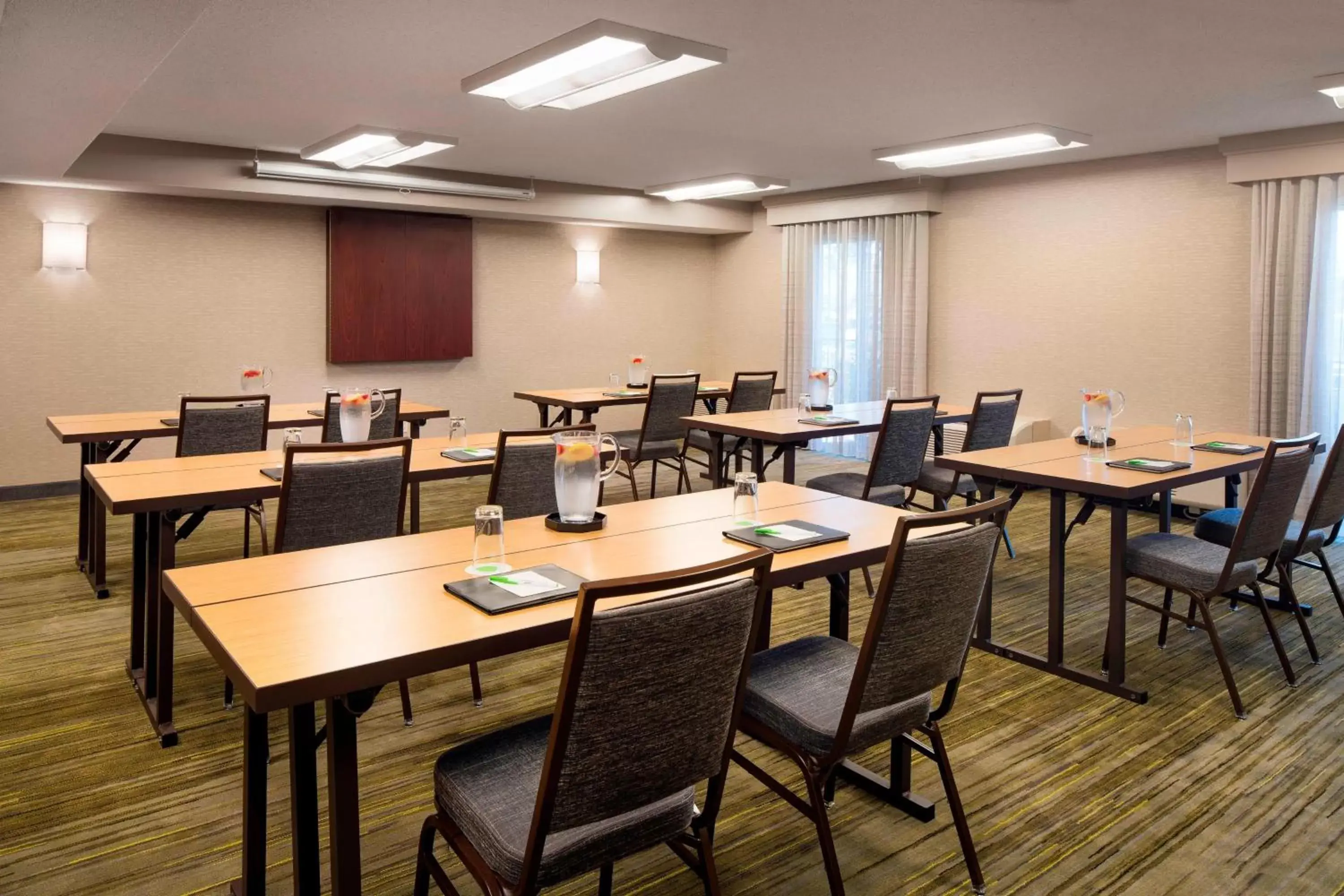 Meeting/conference room, Restaurant/Places to Eat in Courtyard by Marriott San Mateo Foster City