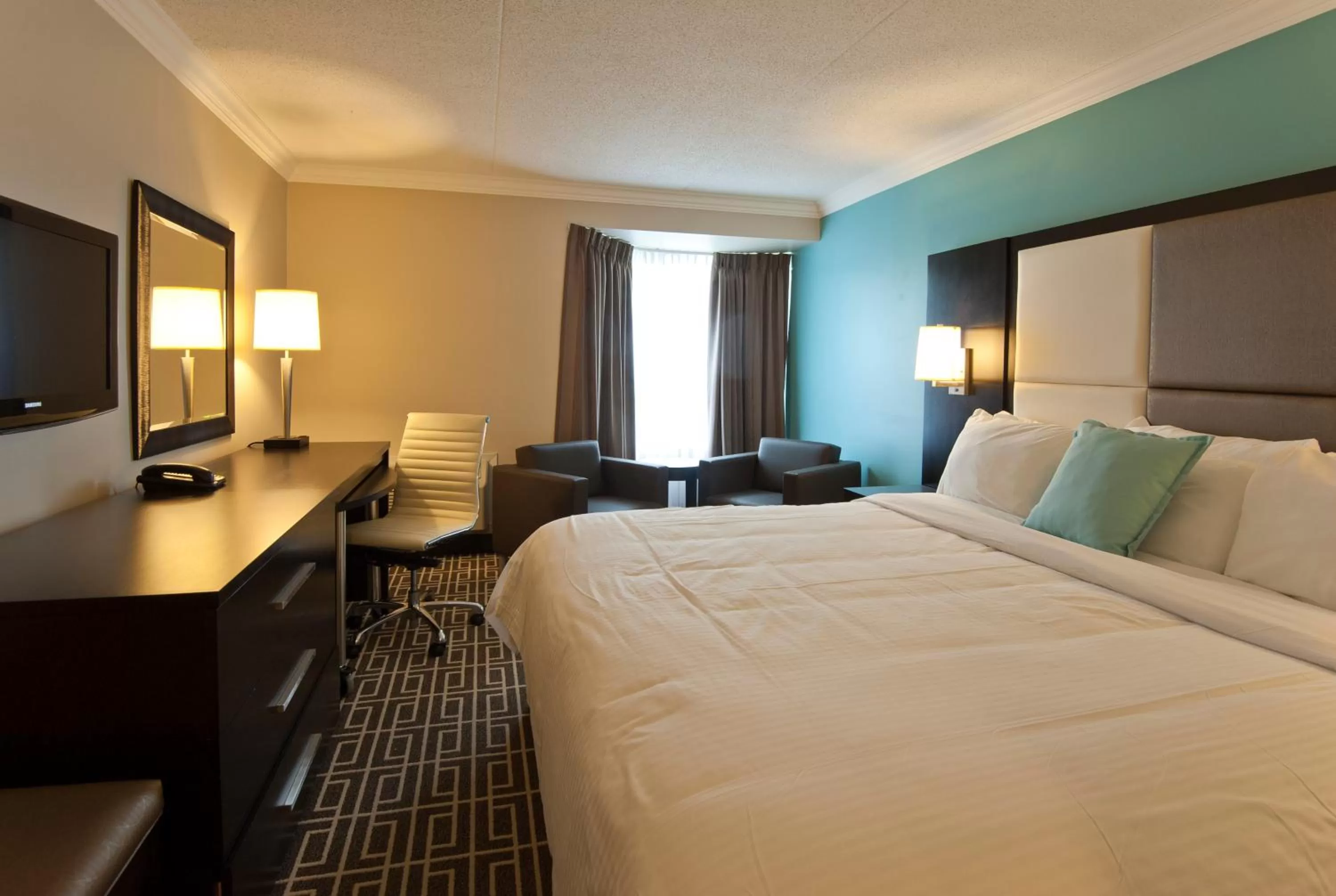 Photo of the whole room, Bed in Visitor's Inn