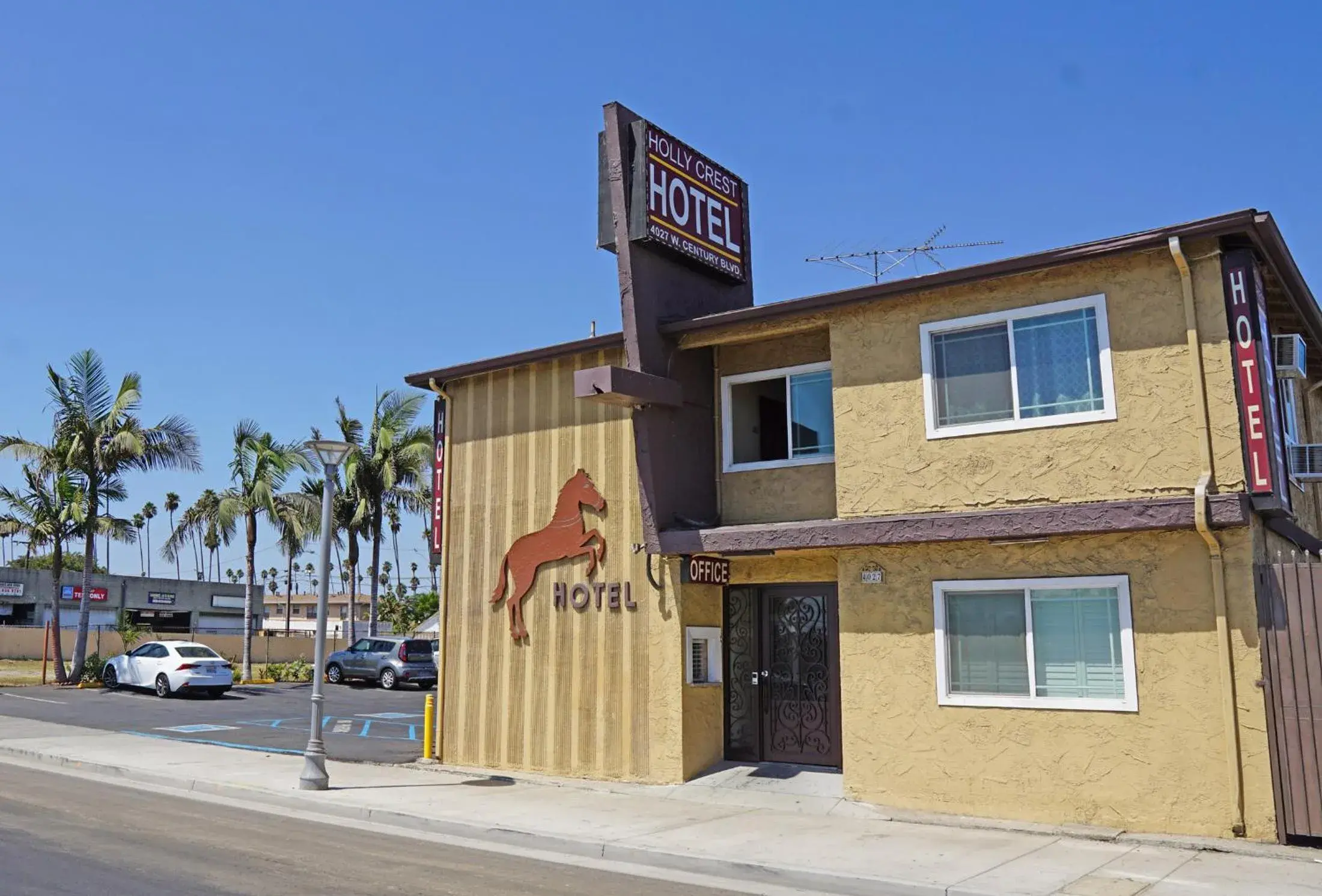 Property Building in Holly Crest Hotel - Los Angeles, LAX Airport