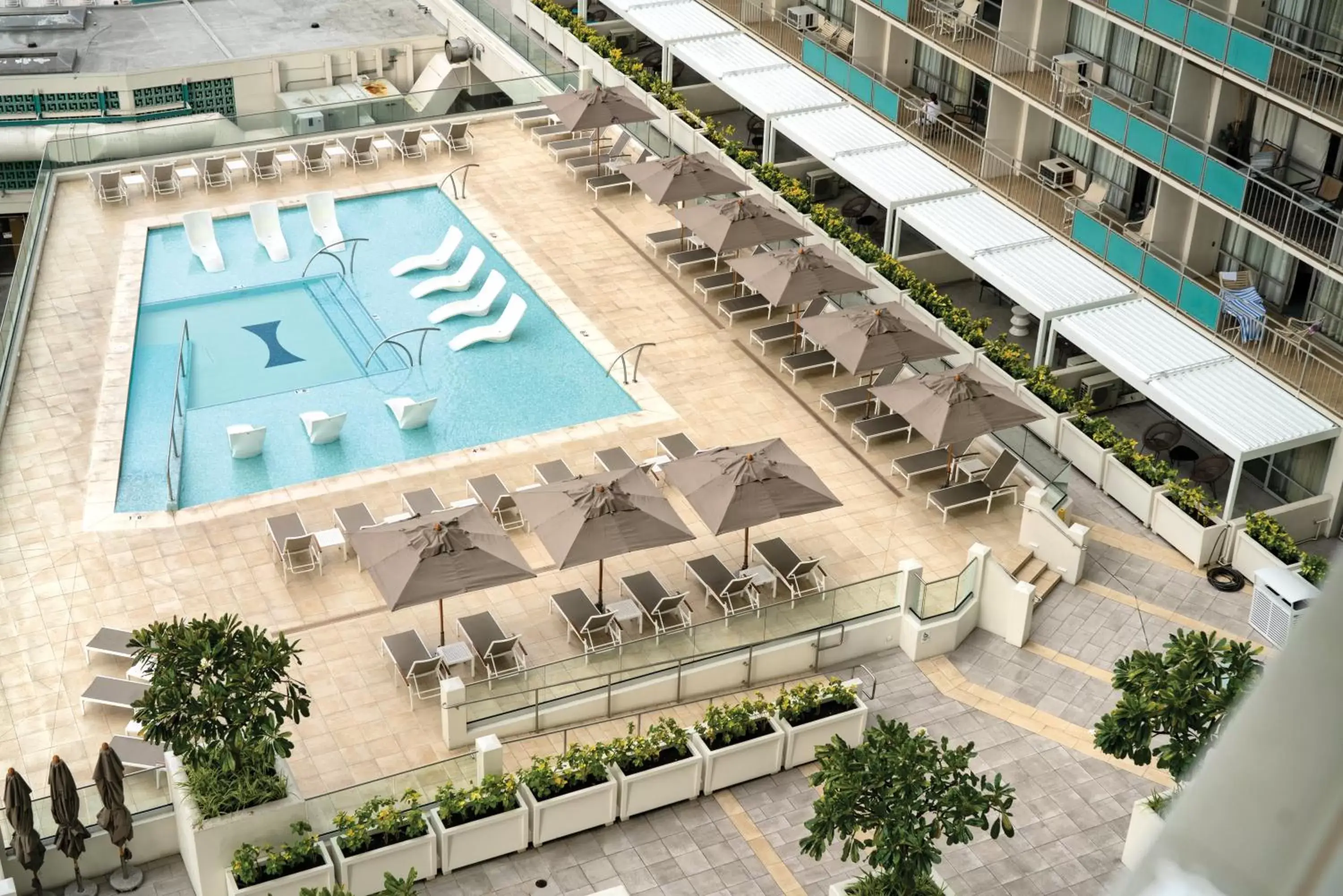 Swimming pool, Pool View in Waikiki Marina Resort at the Ilikai