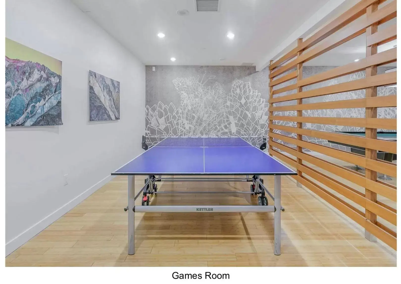 Restaurant/places to eat, Table Tennis in Three BR Condo step to CN tower Rogers Center with Free parking