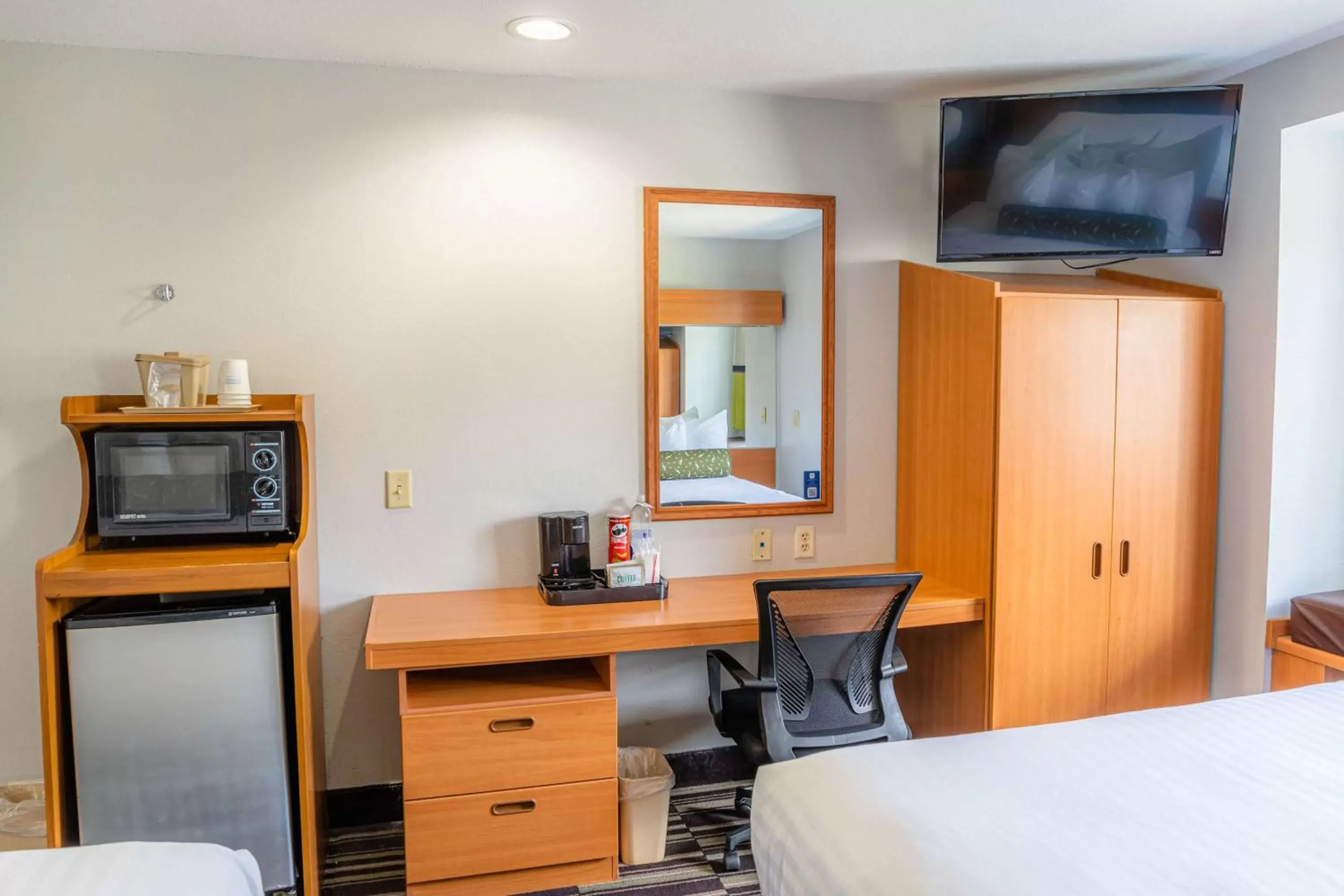 Bedroom, TV/Entertainment Center in Microtel Inn & Suites by Wyndham Kingsland