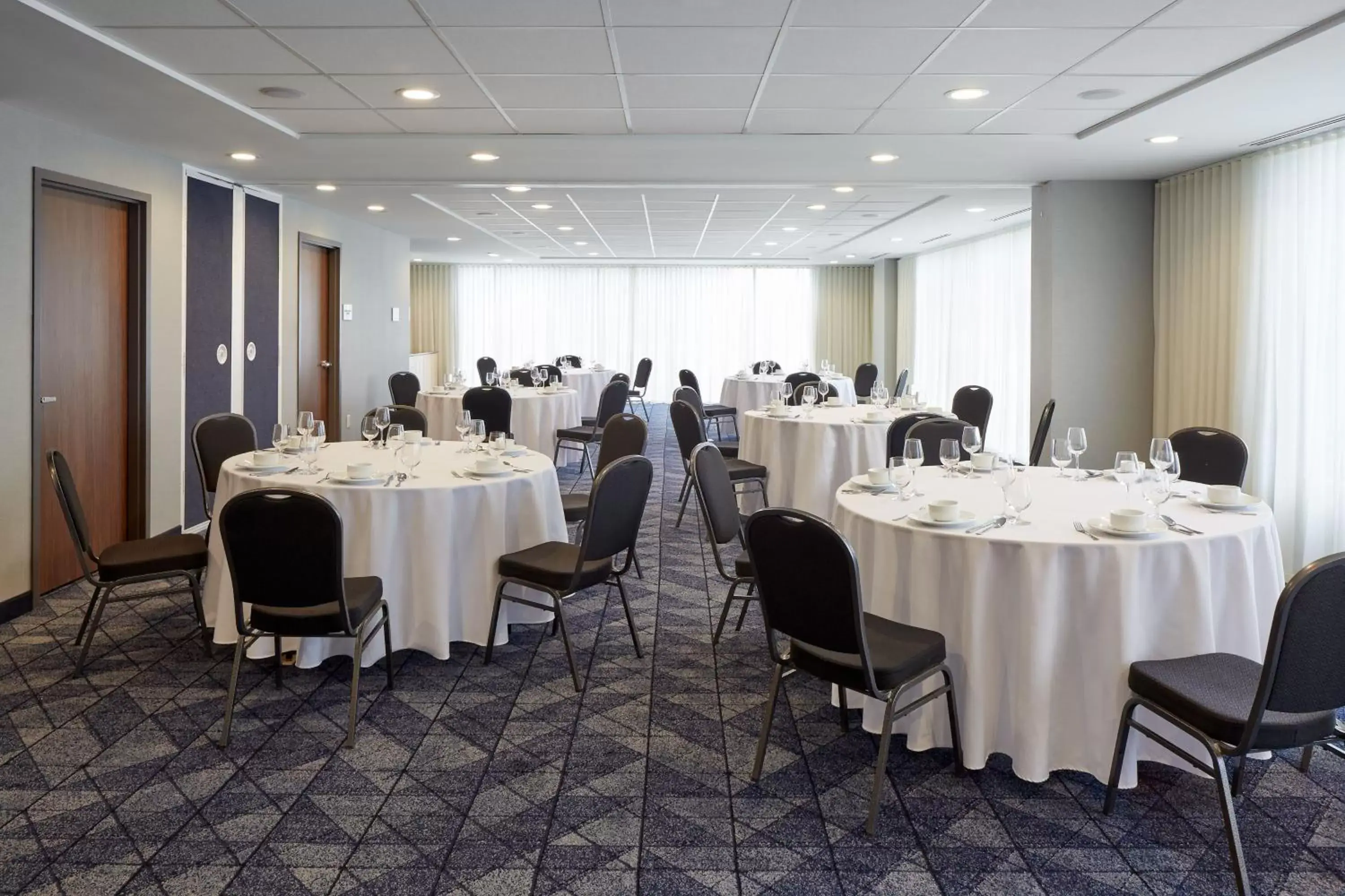 Meeting/conference room in Residence Inn by Marriott Montreal Midtown