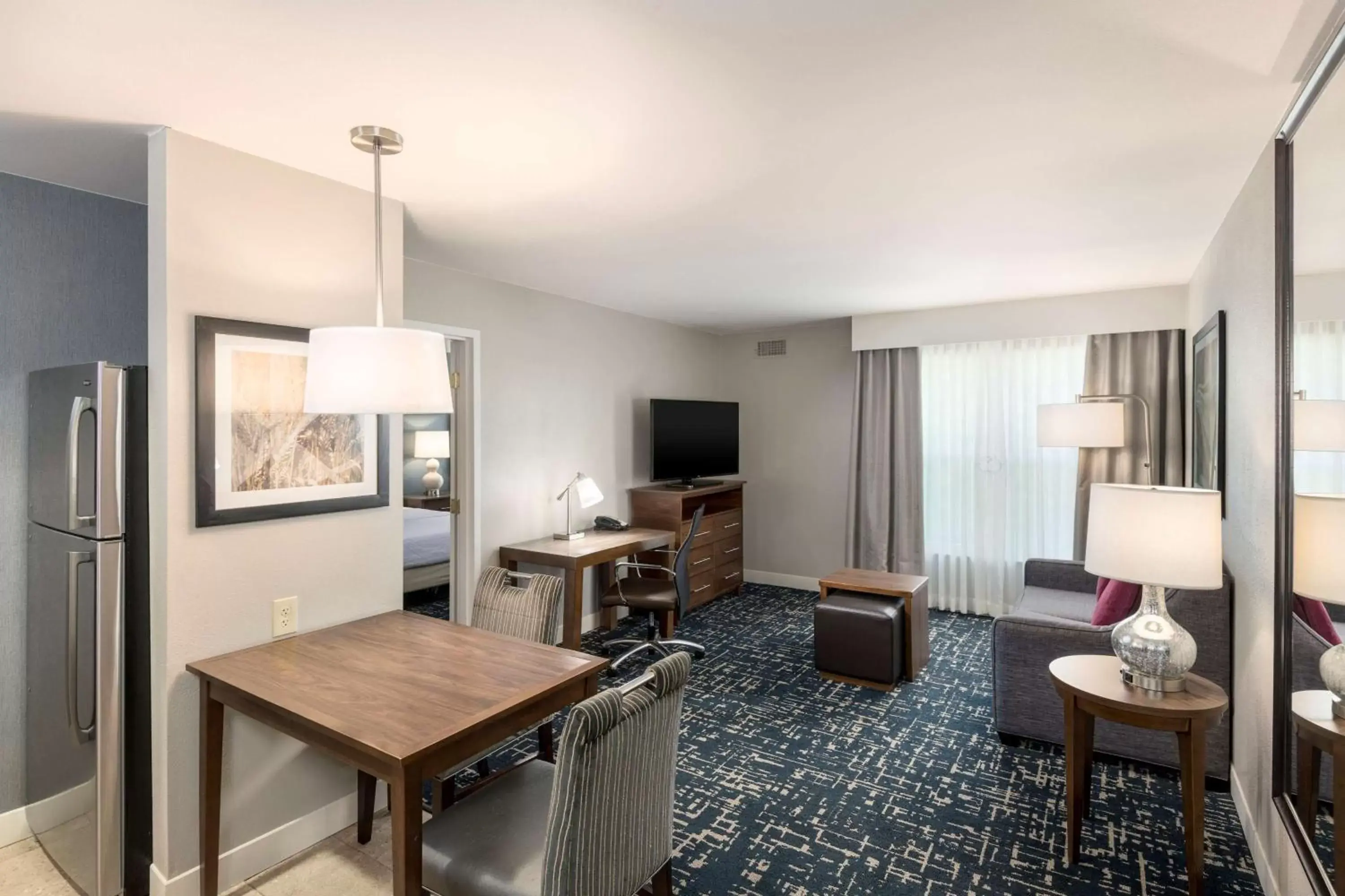 Bedroom, Seating Area in Homewood Suites by Hilton Mount Laurel