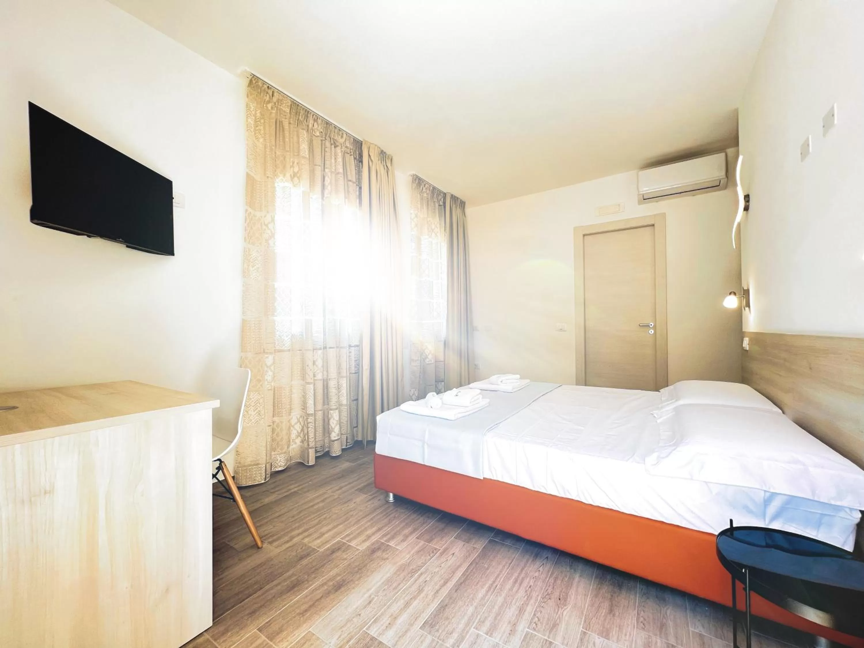 Bedroom, Bed in Perla Blu Tropea