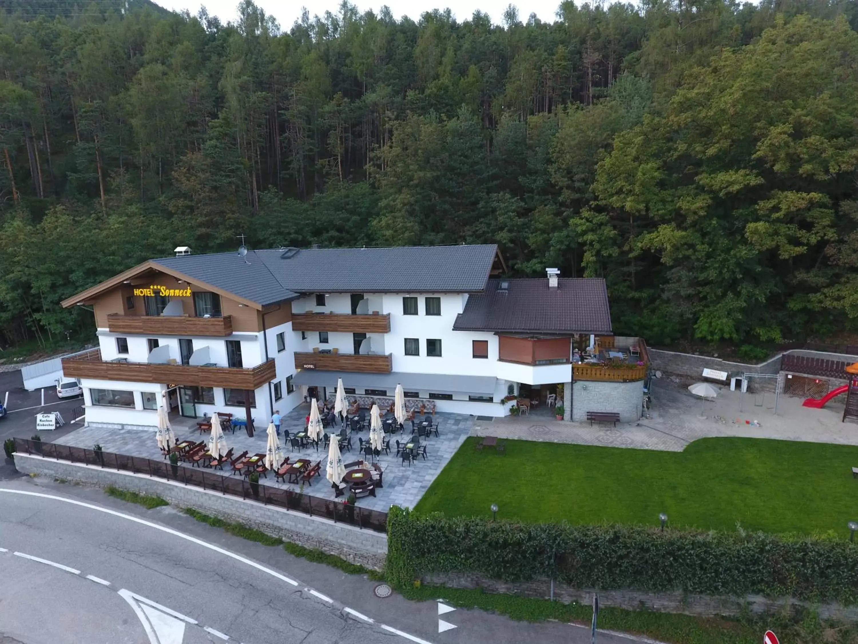 Property building, Bird's-eye View in B&B Hotel Sonneck