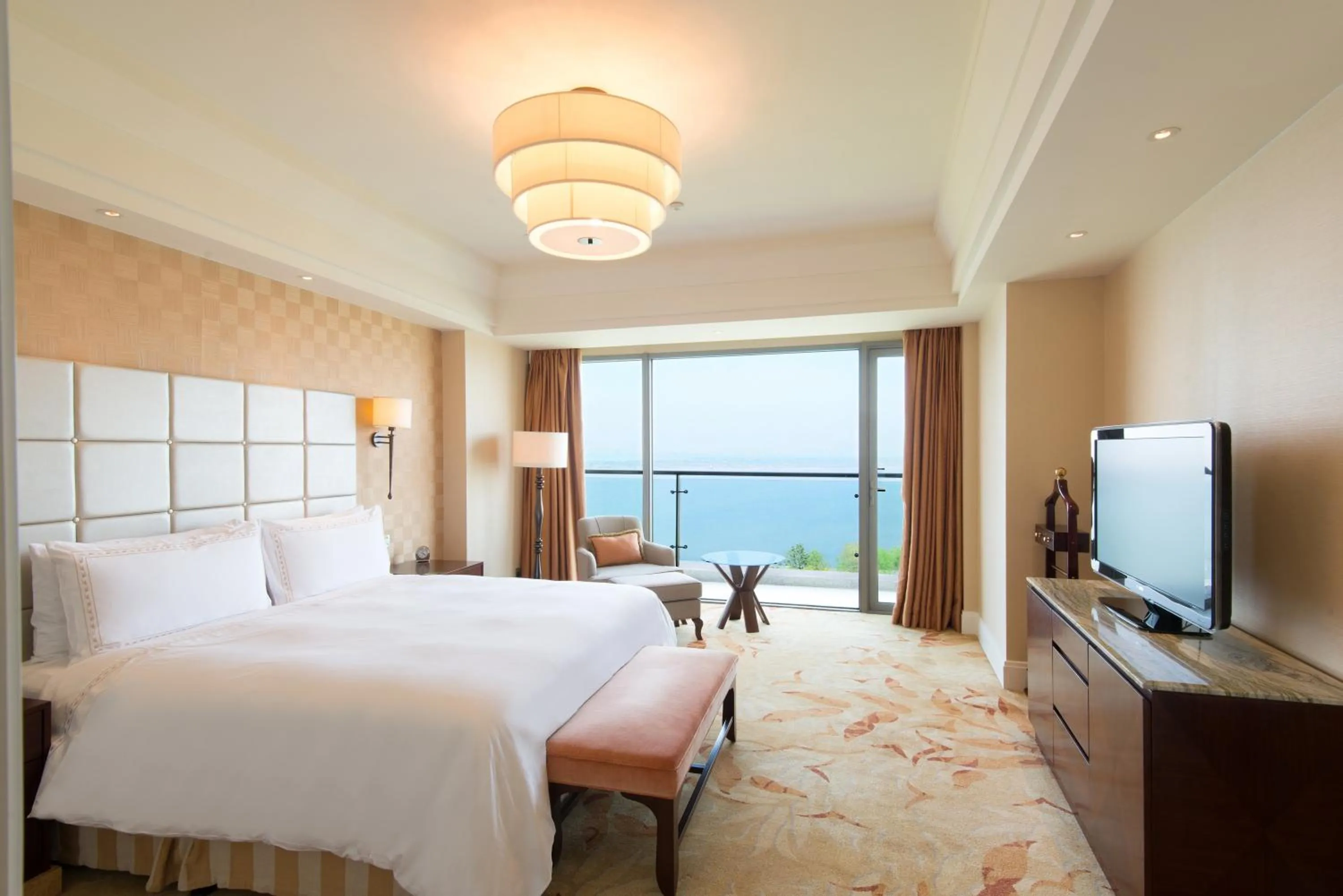 Property building, Bed in Fairmont Yangcheng Lake