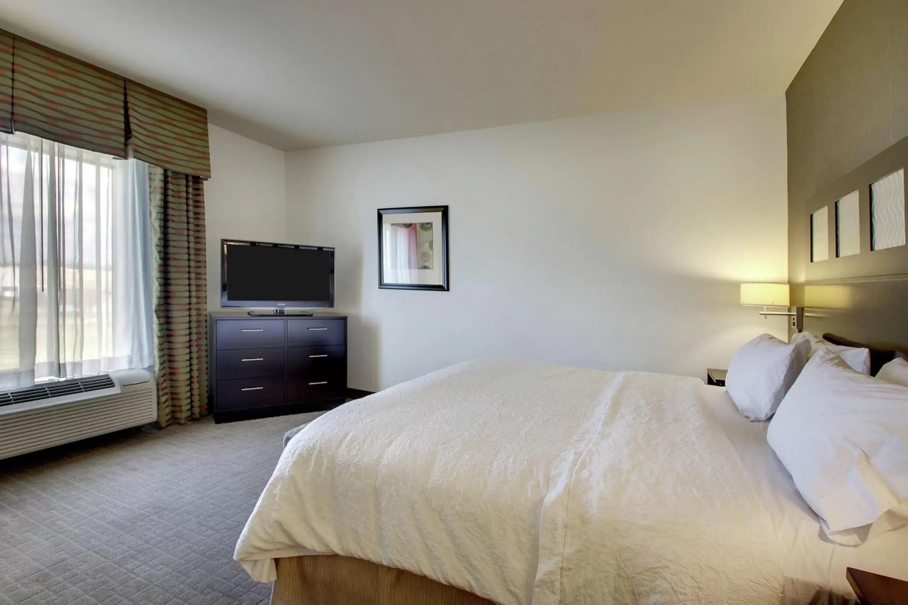 Bedroom, Bed in Hampton Inn & Suites Shreveport