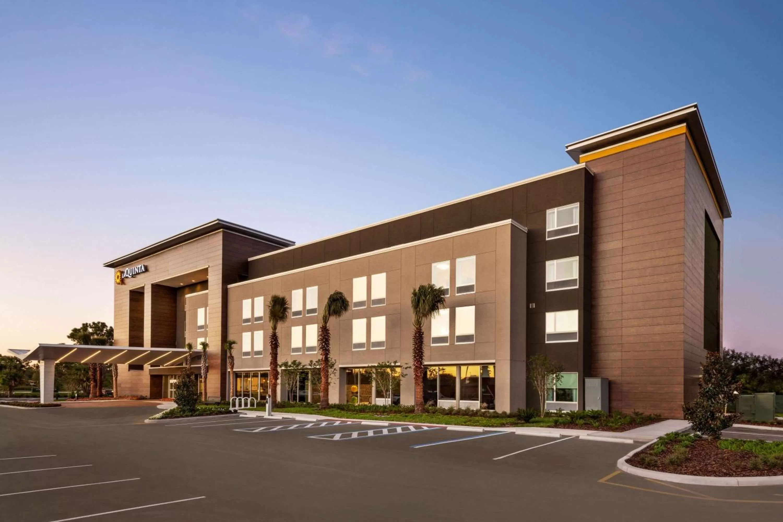 Property building in La Quinta Inn & Suites by Wyndham Orlando I-Drive Theme Parks