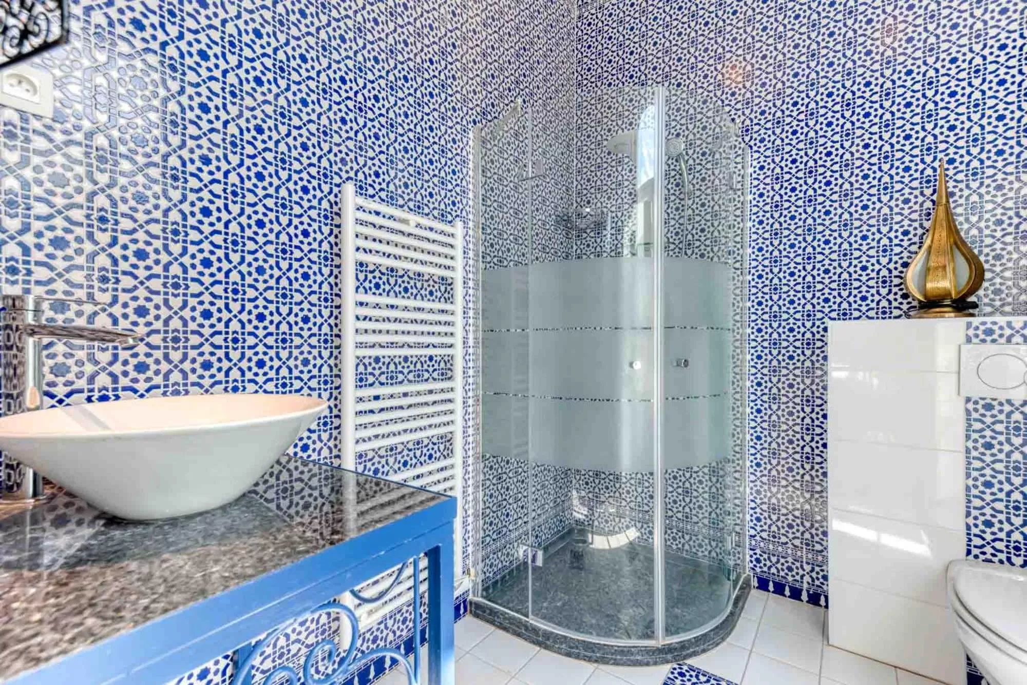 Shower in Ryad Mogador Liège