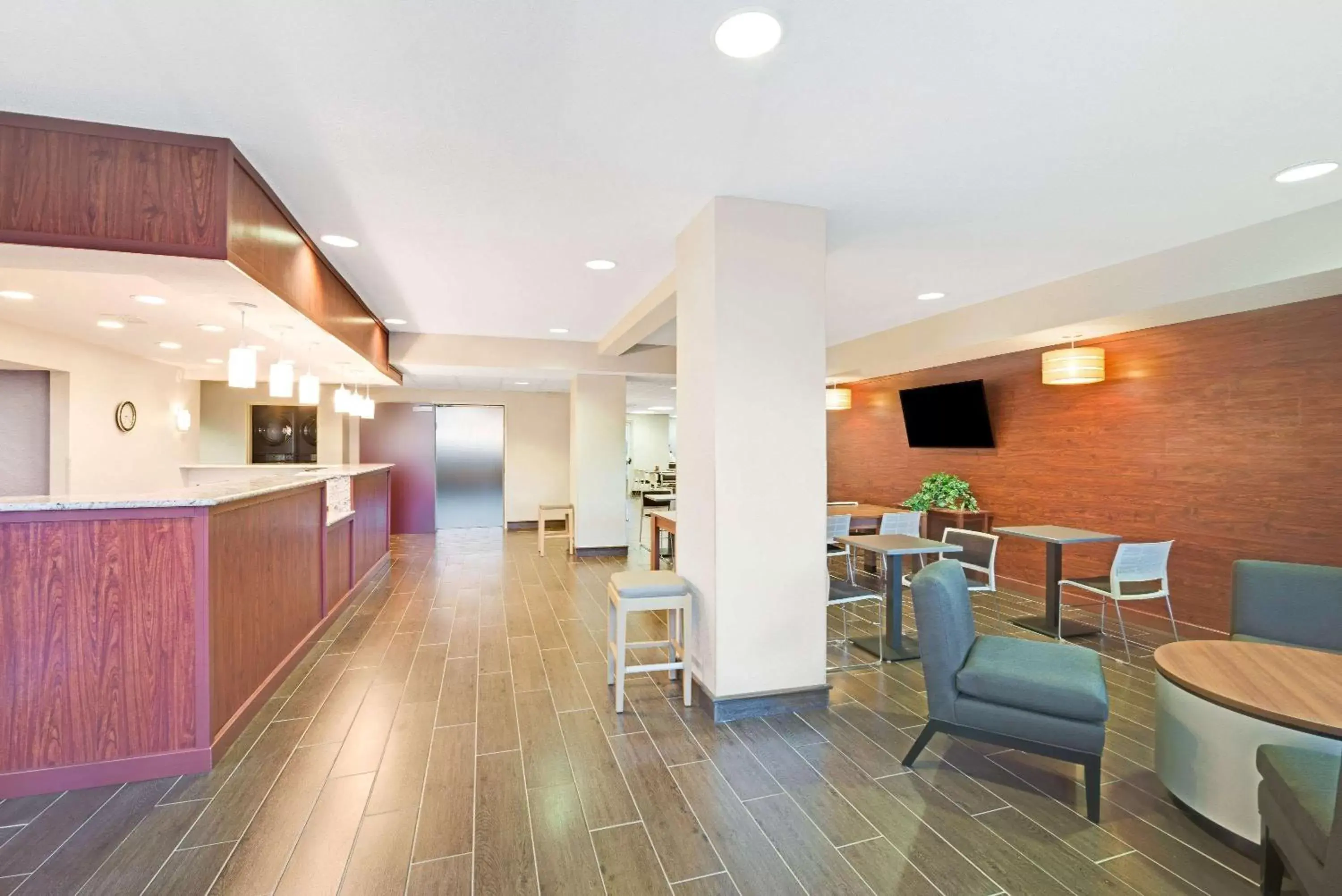 Lobby or reception, Lobby/Reception in Microtel Inn & Suites Urbandale