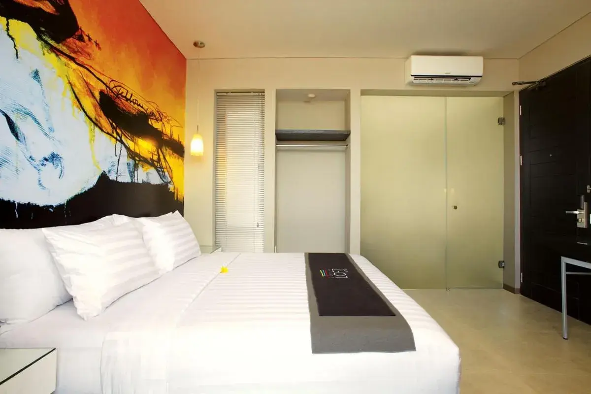 Bed in Loft Legian Hotel