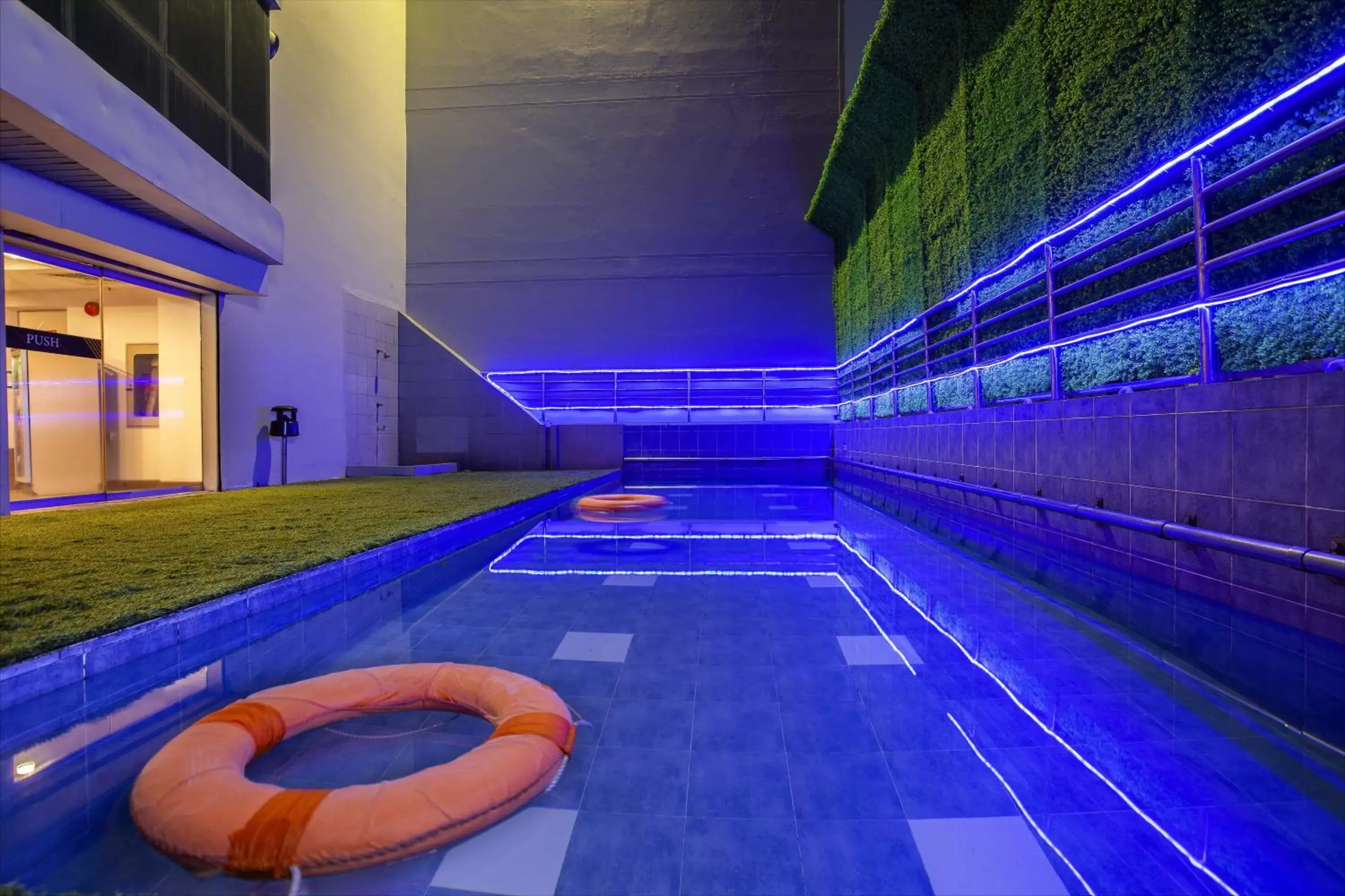 Pool view in Hotel Sarina Pool view in Hotel Sarina