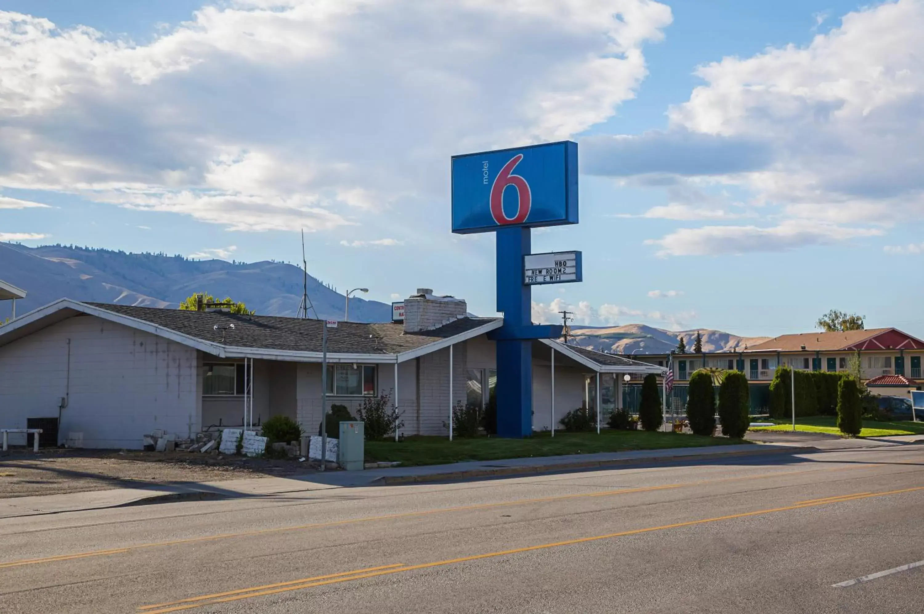 Facade/entrance, Property Building in Motel 6-Wenatchee, WA