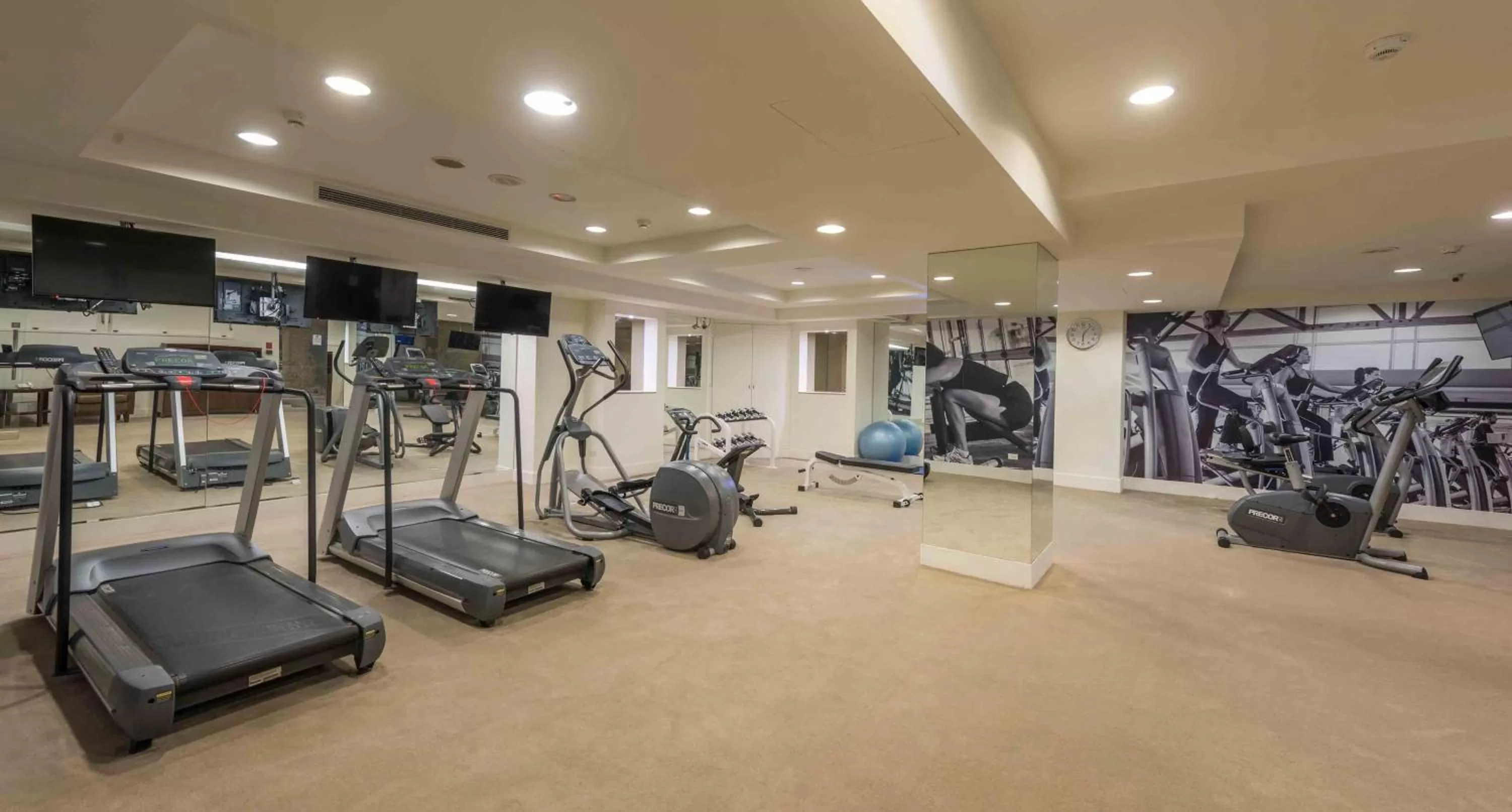 Fitness centre/facilities in Royal Biz Taipei Hotel