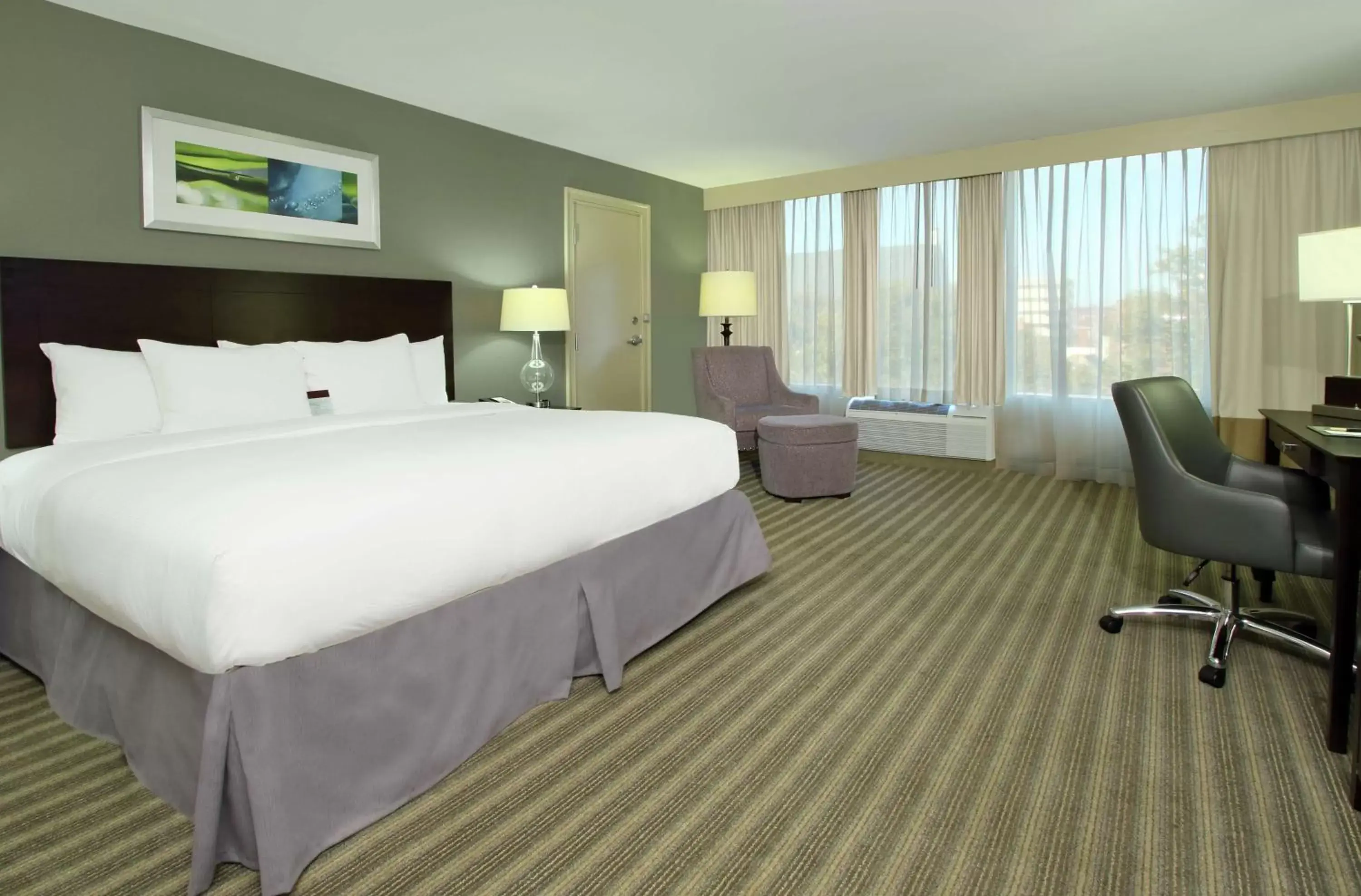 Bedroom, Bed in Doubletree by Hilton Newark