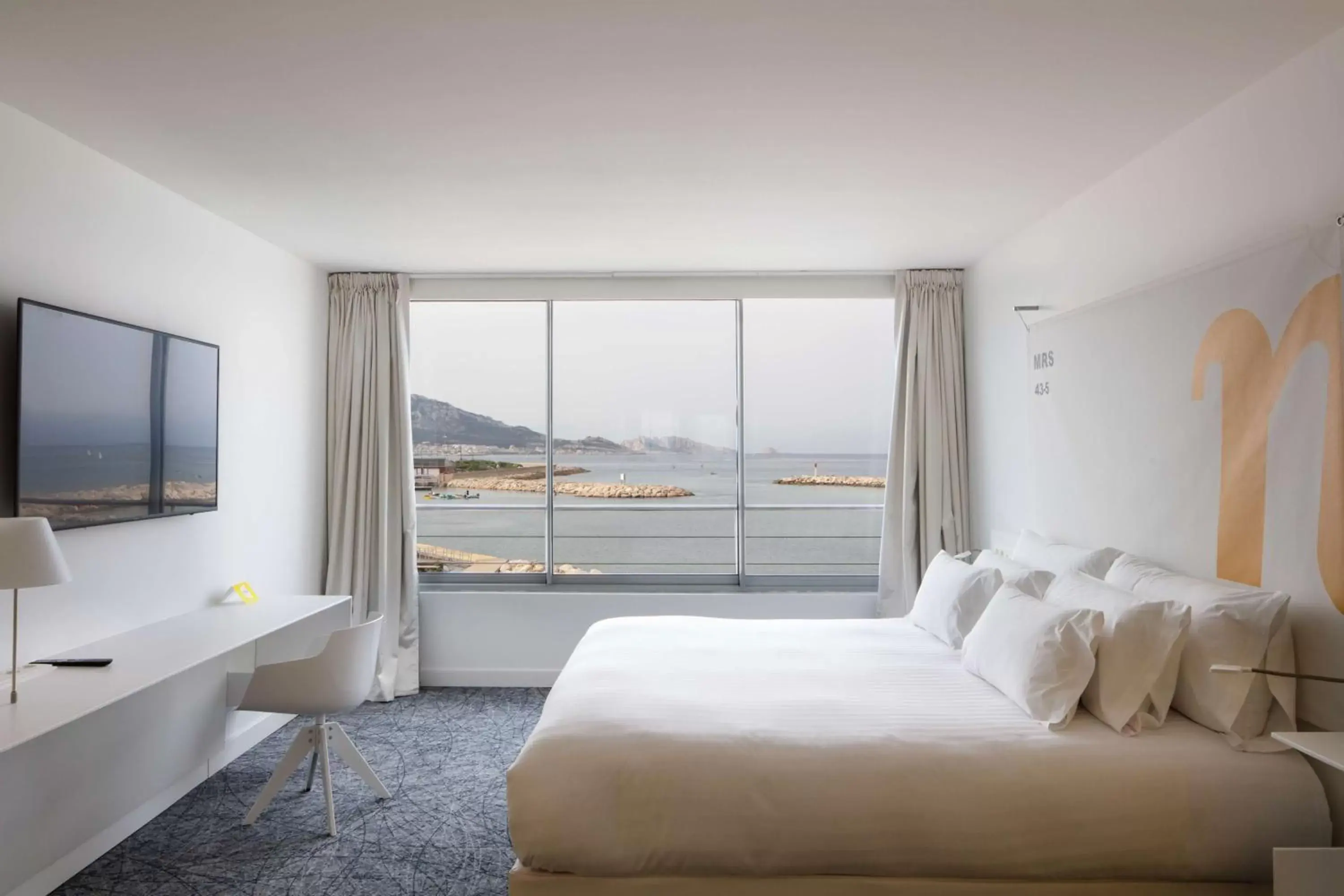 Bedroom, Bed in nhow Marseille
