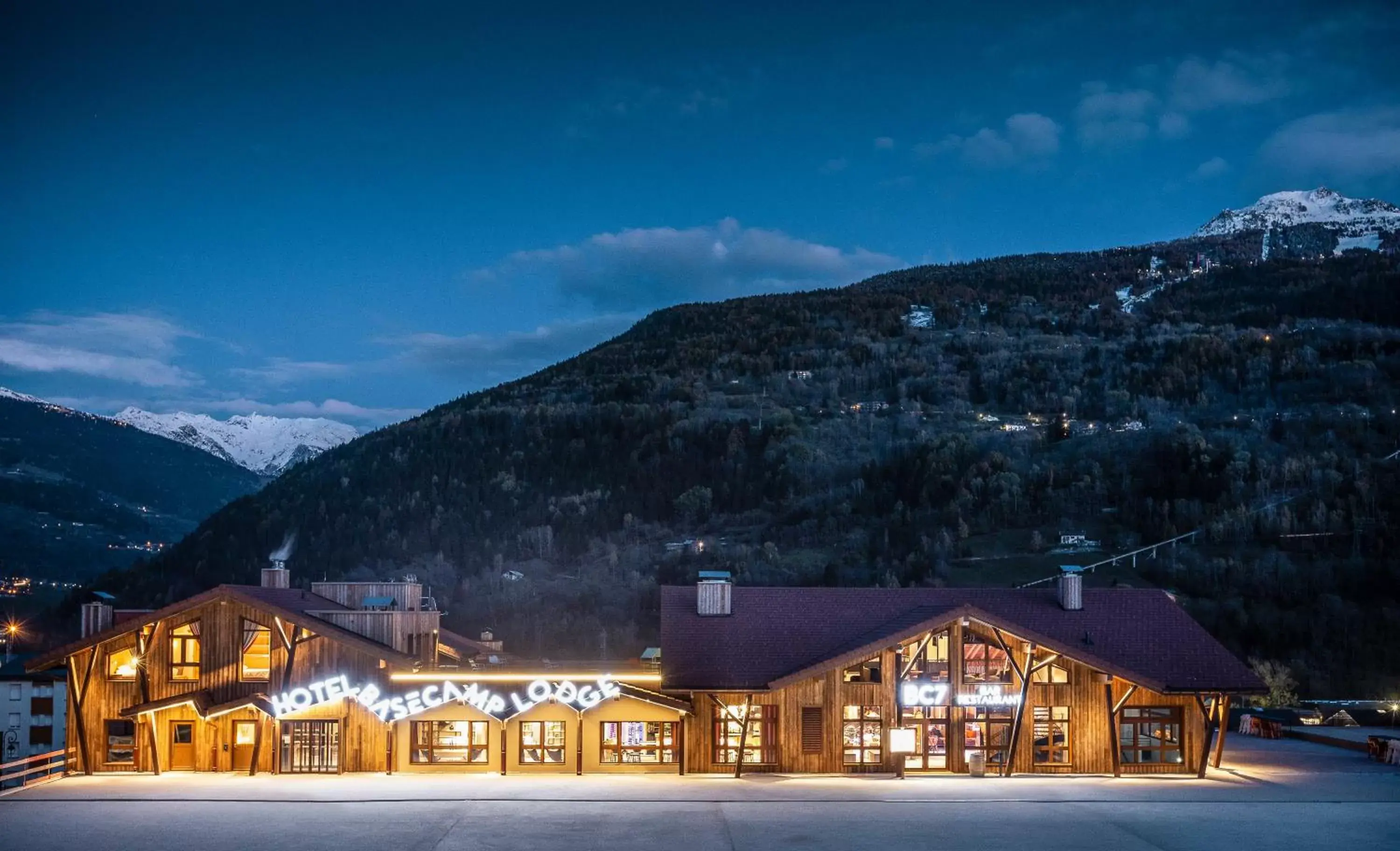 Facade/entrance in Hotel Base Camp Lodge - Bourg Saint Maurice