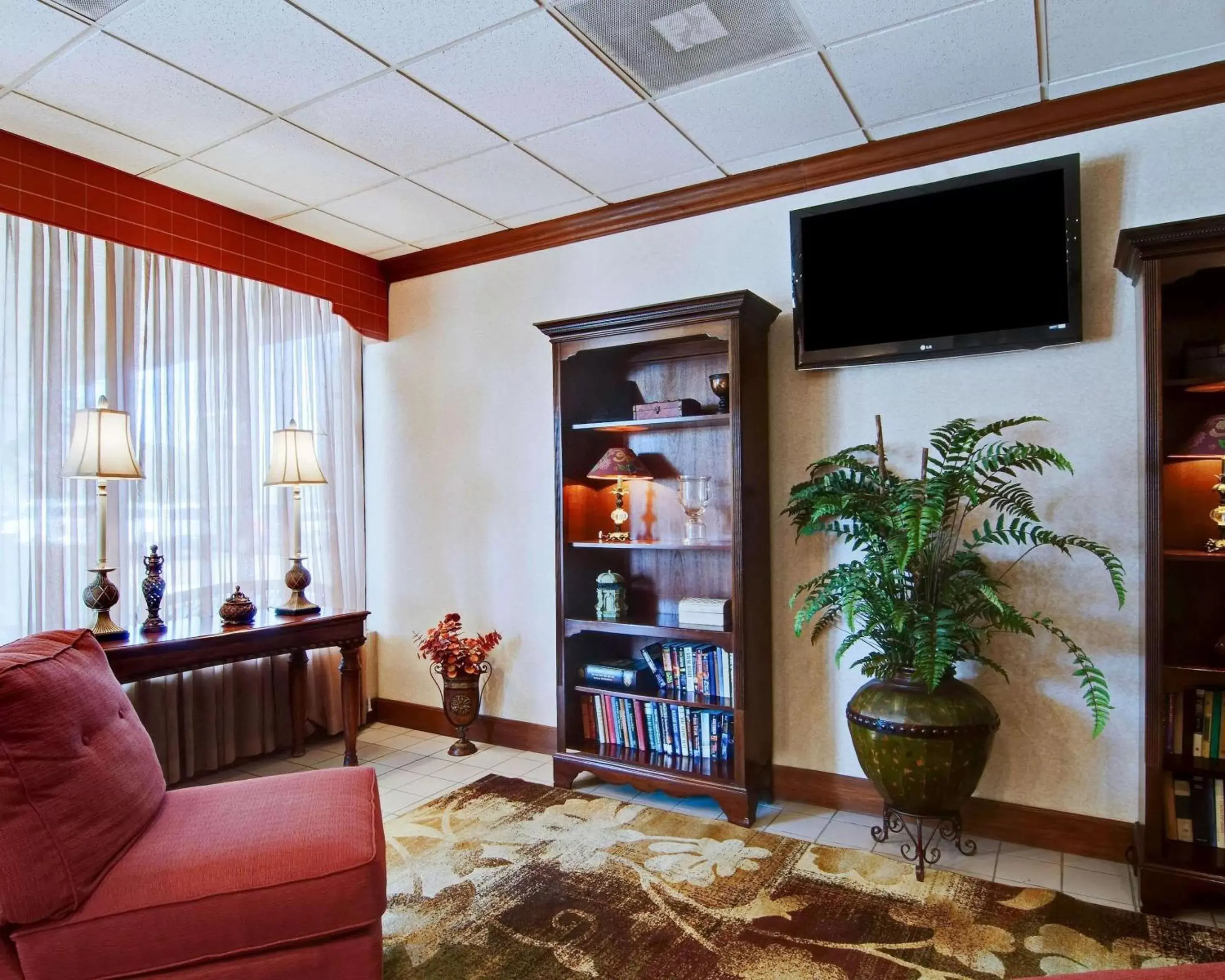 Lobby or reception, TV/Entertainment Center in Quality Inn Beckley