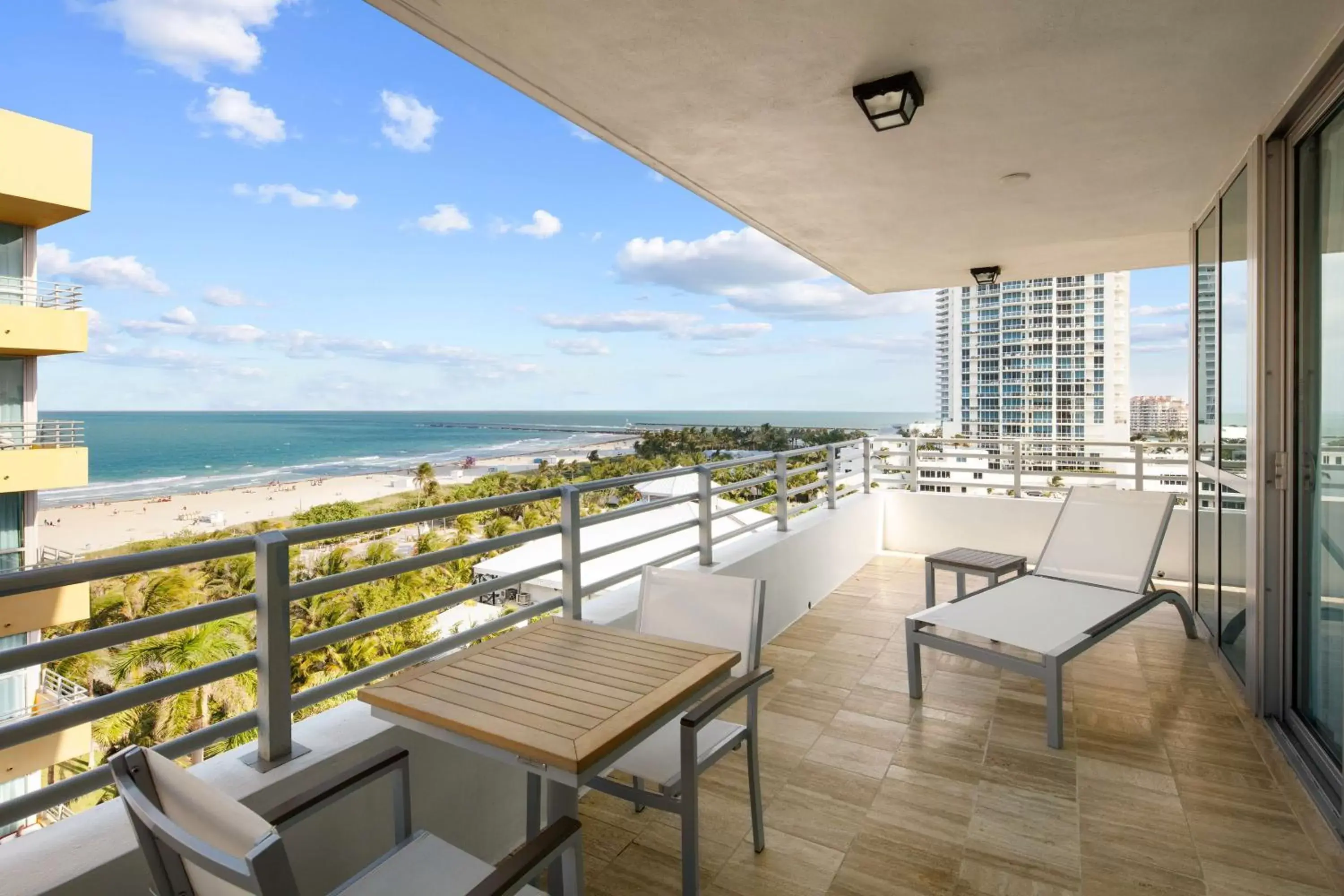 View (from property/room), Balcony/Terrace in Hilton Bentley Miami/South Beach