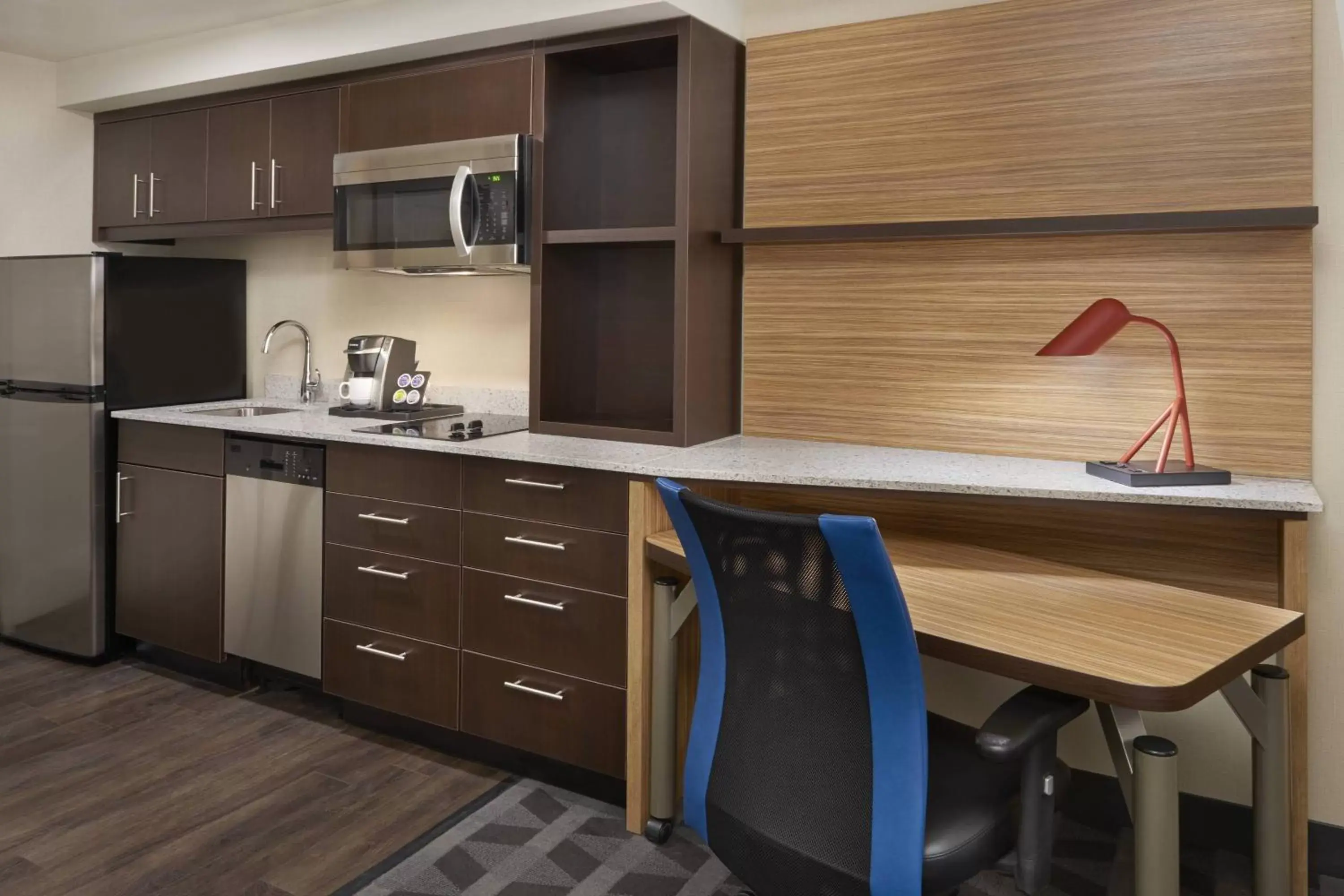 Bedroom, Kitchen/Kitchenette in TownePlace Suites by Marriott Oshawa