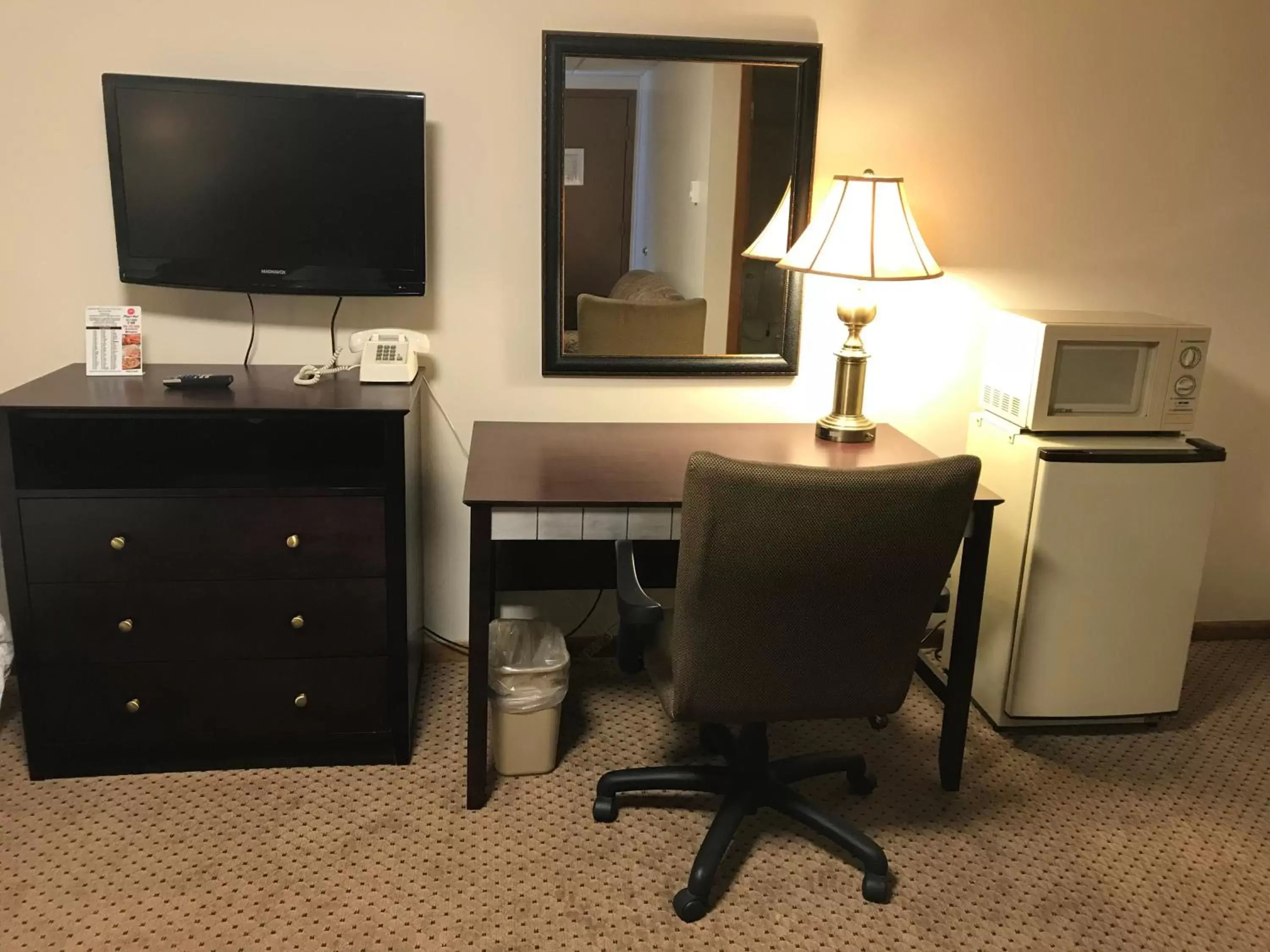 TV/Entertainment Center in Brentwood Motor Inn