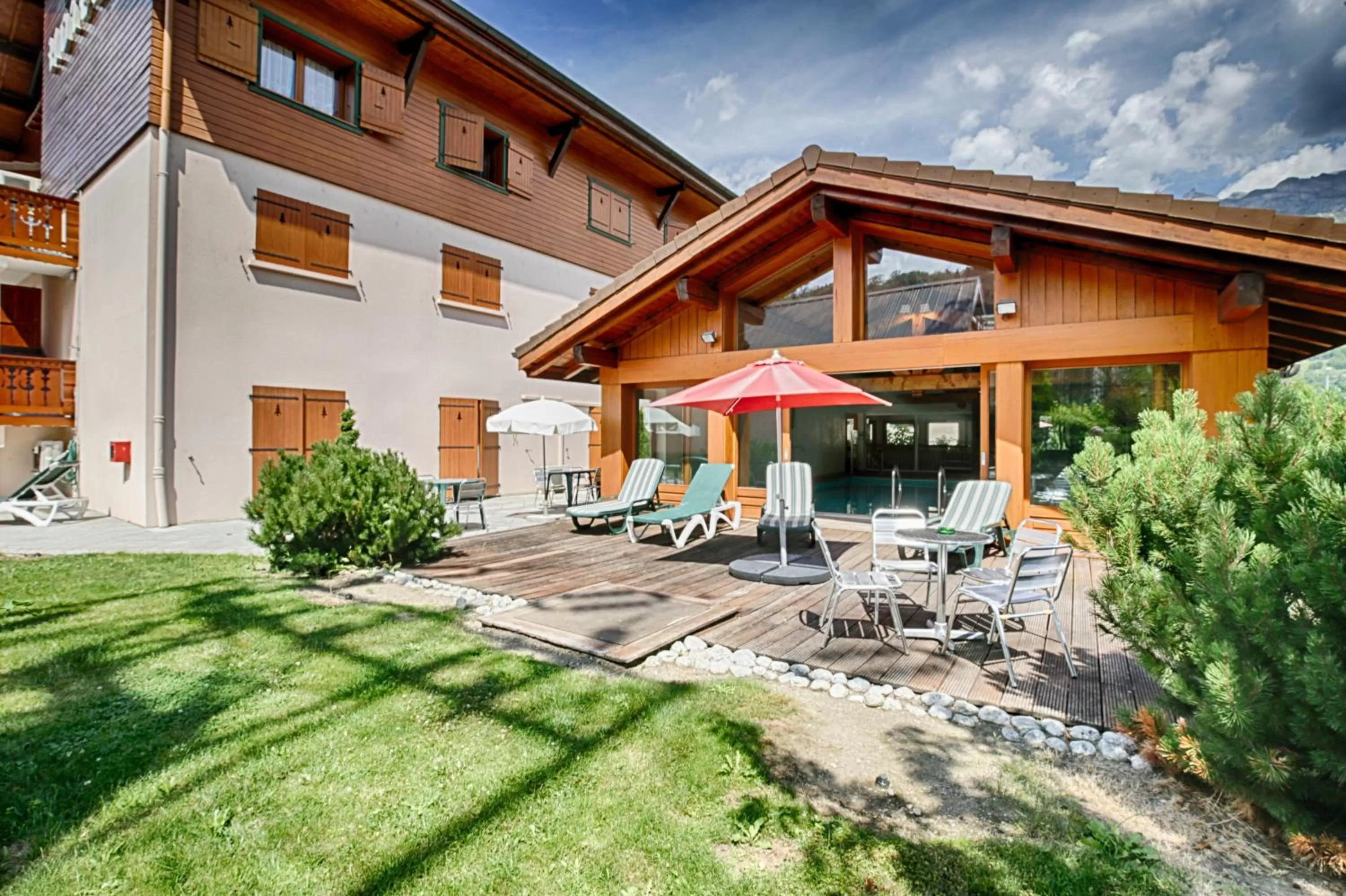 Property building in Hôtel des 2 Gares