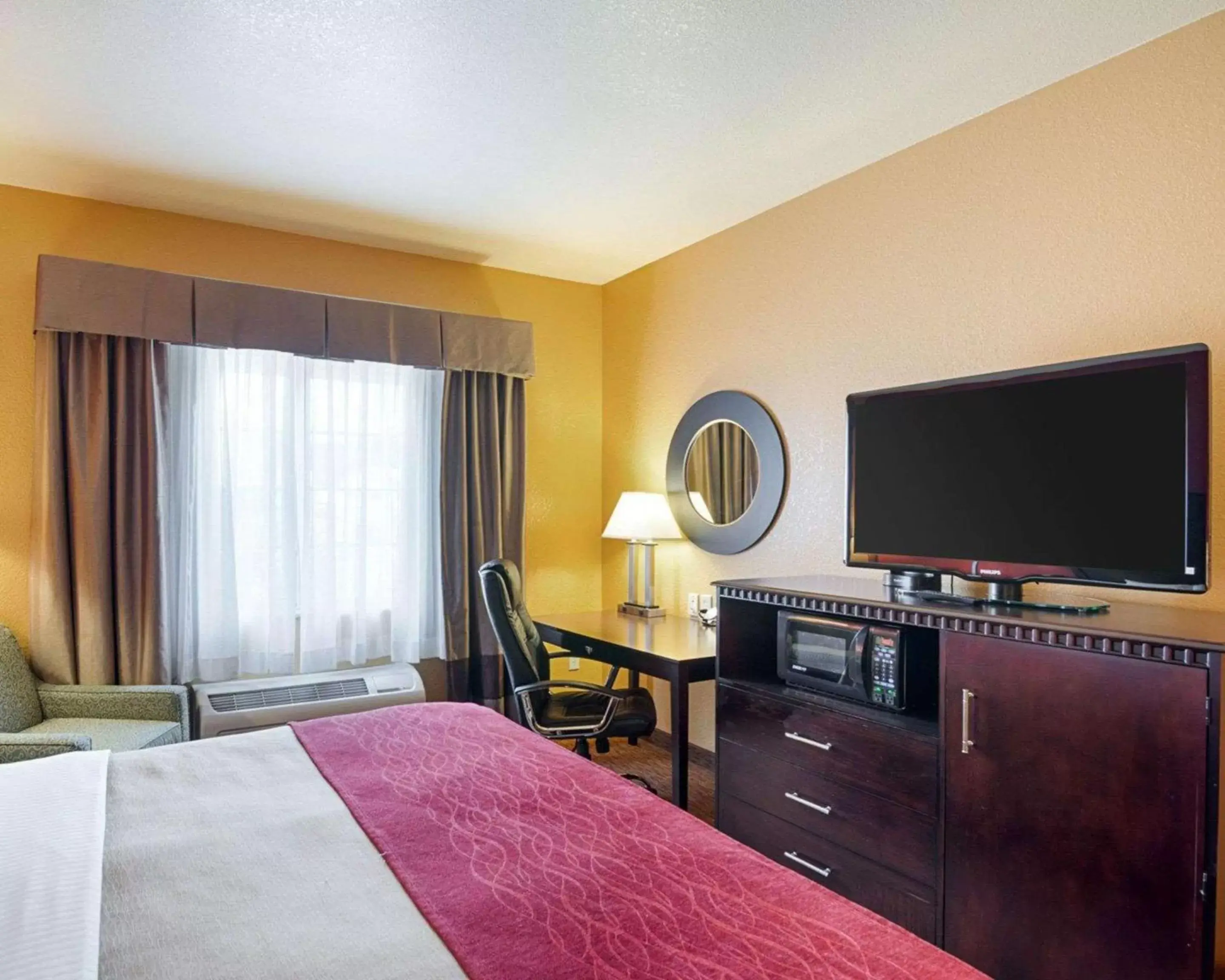 Photo of the whole room, TV/Entertainment Center in Comfort Inn & Suites Orange