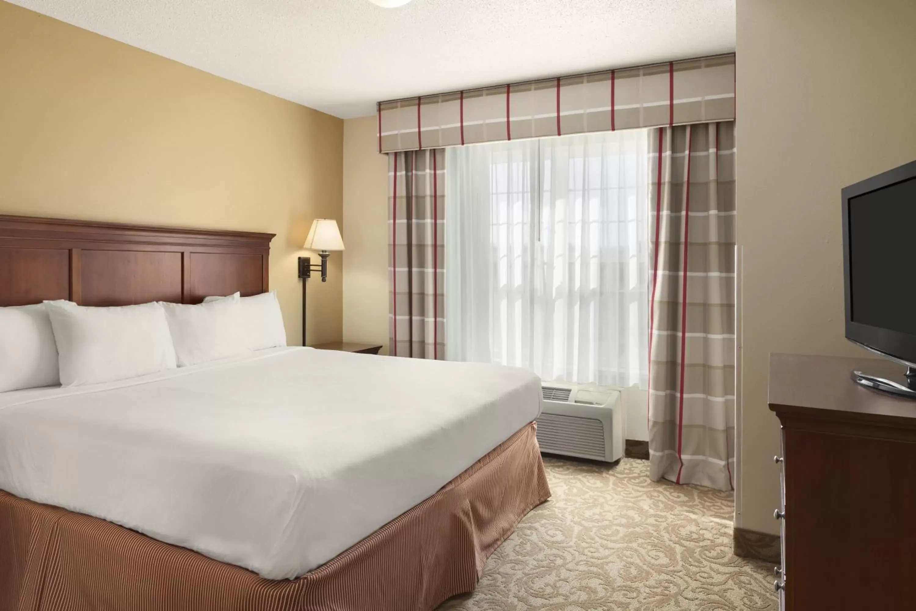 Bedroom, Bed in Country Inn & Suites by Radisson, Fort Dodge, IA
