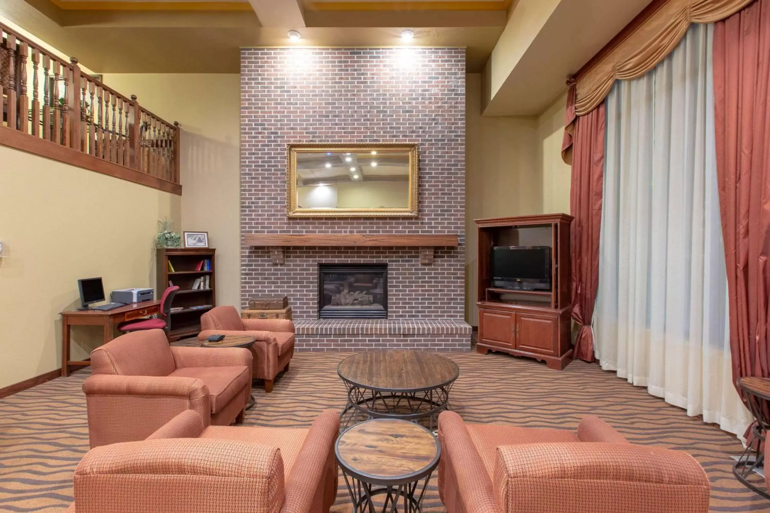 Lobby or reception, Seating Area in AmericInn by Wyndham Ottumwa