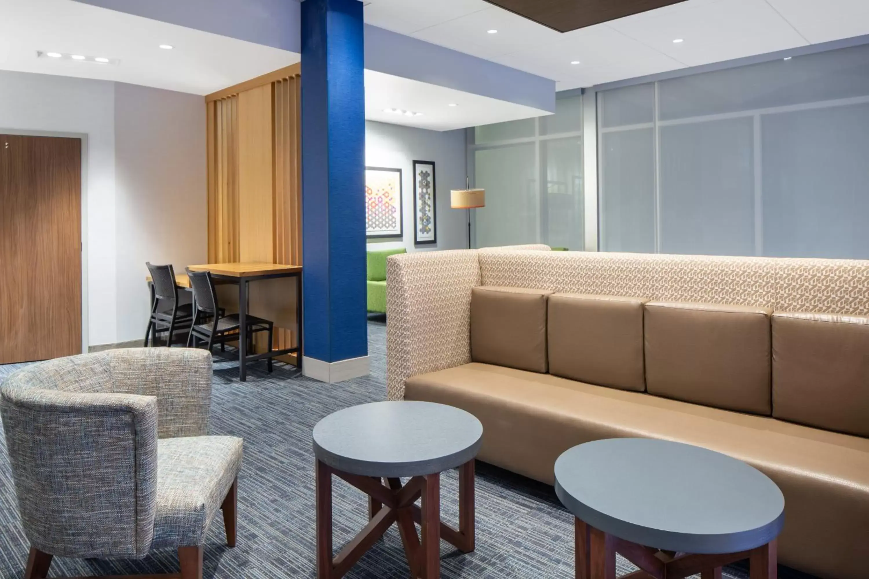 Property building, Seating Area in Holiday Inn Express & Suites - Chico, an IHG Hotel