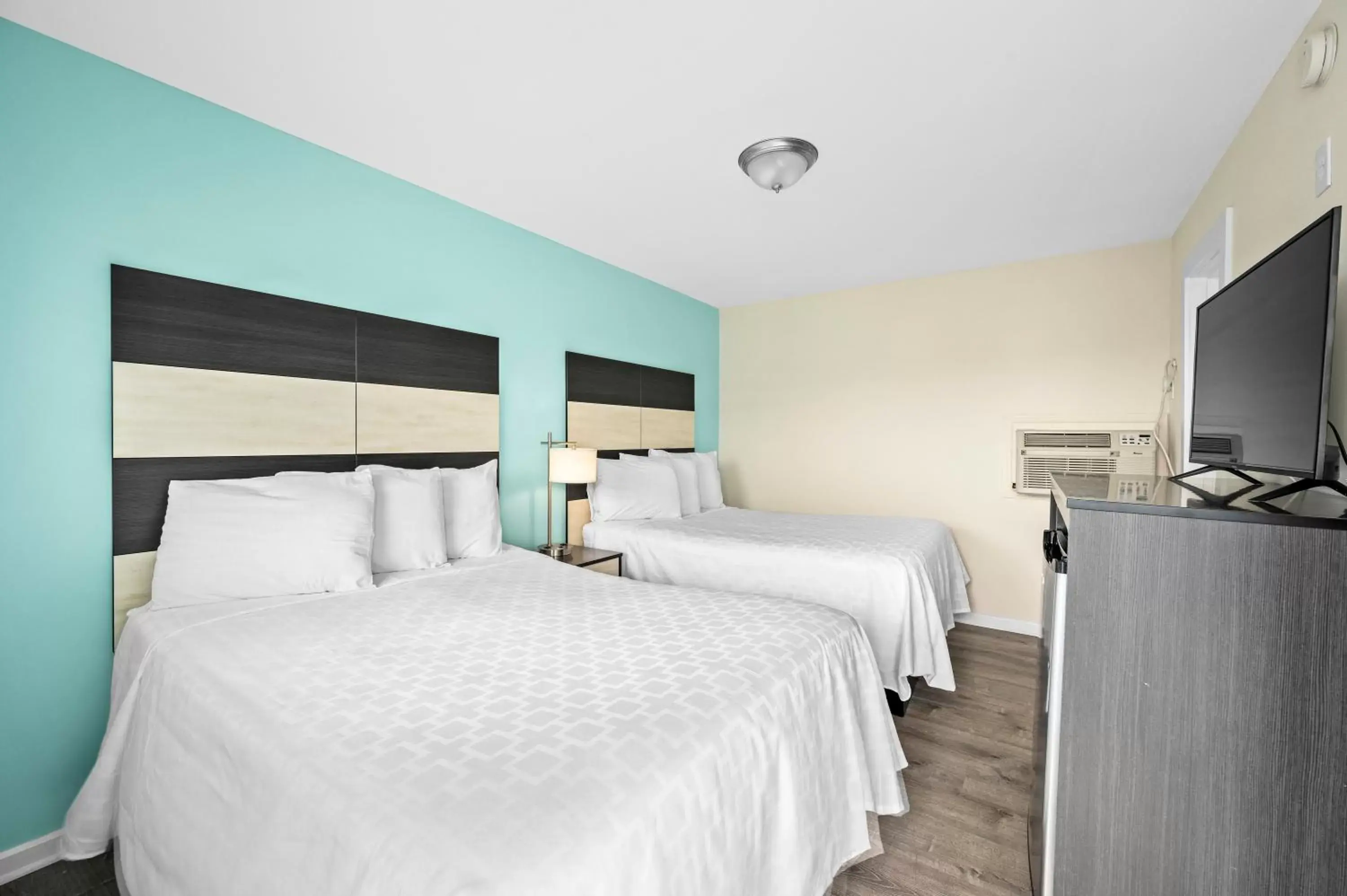 Standard Double Room in Madison Beach Motel Standard Double Room in Madison Beach Motel