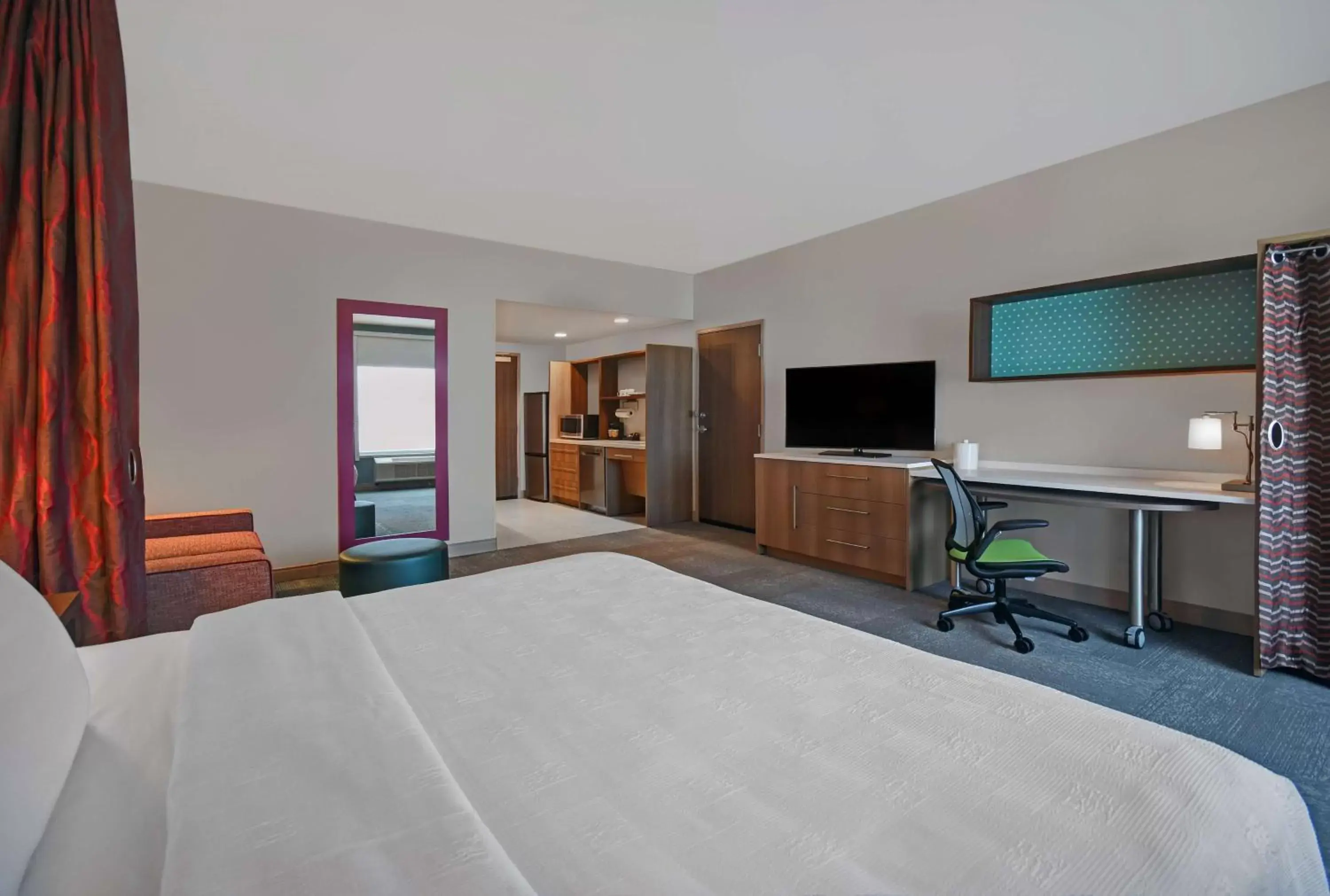 Bedroom, Bed in Home2 Suites By Hilton Columbus