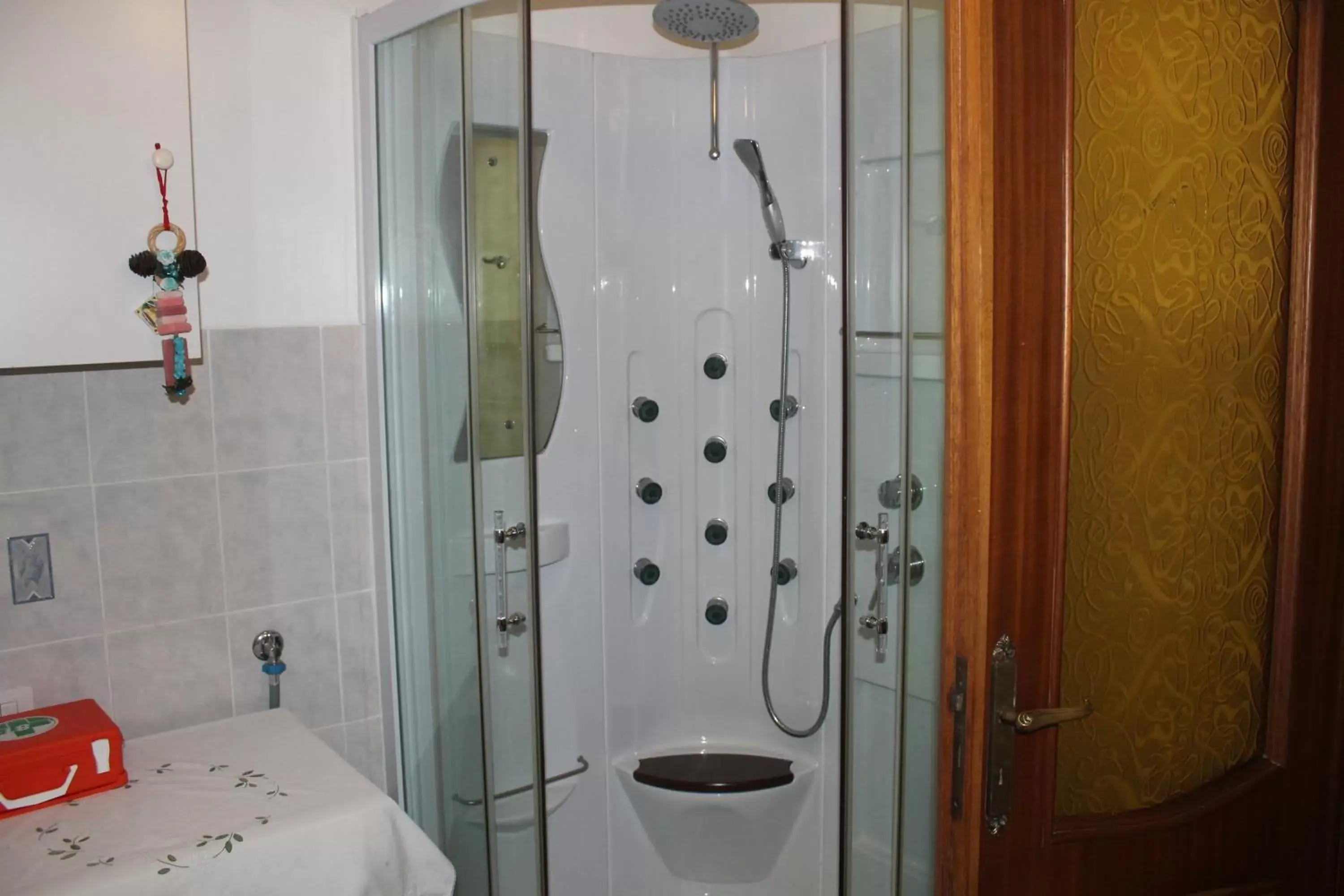 Shower, Bathroom in Bed And Breakfast Del Lago