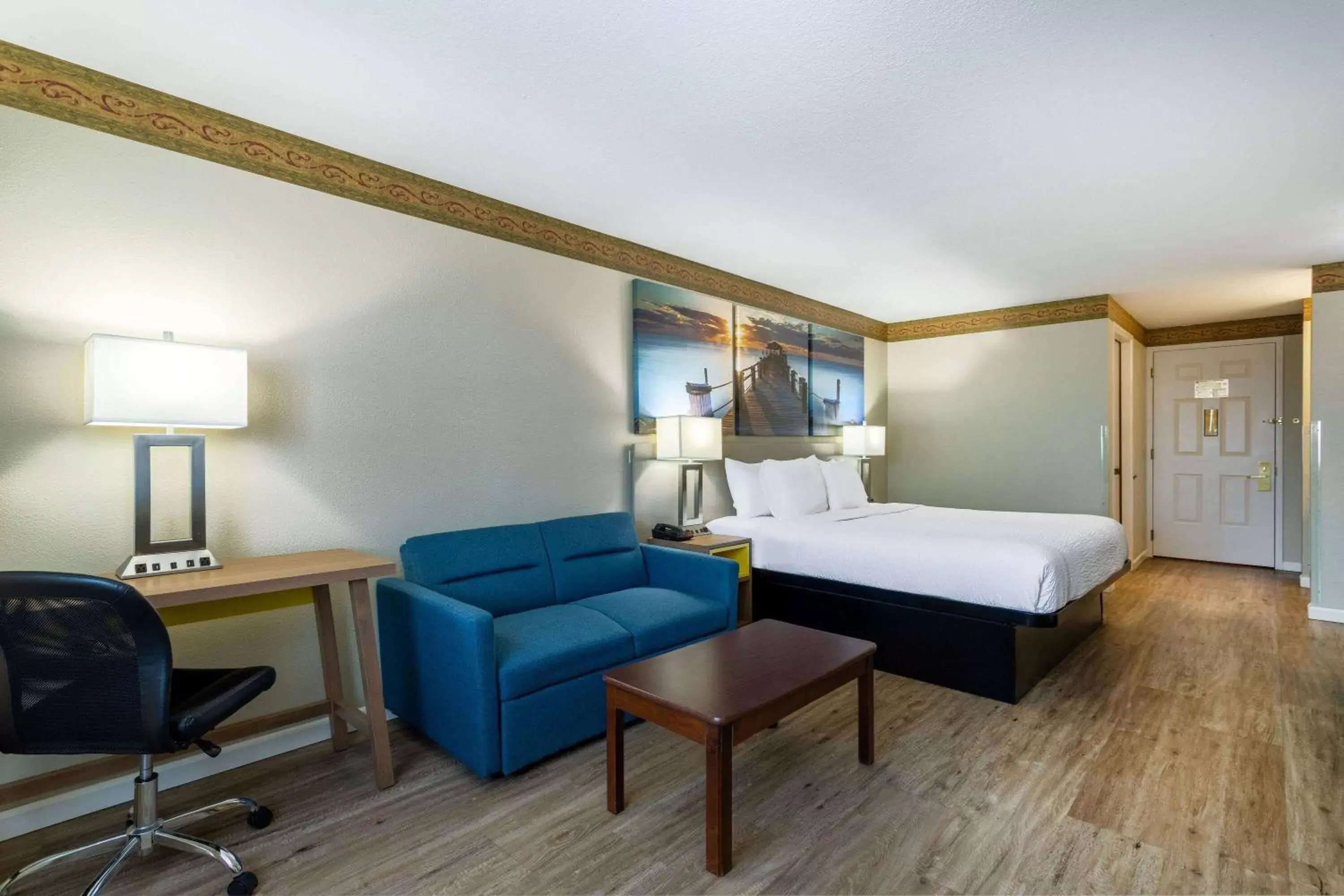 Photo of the whole room in Days Inn by Wyndham Mountain Home