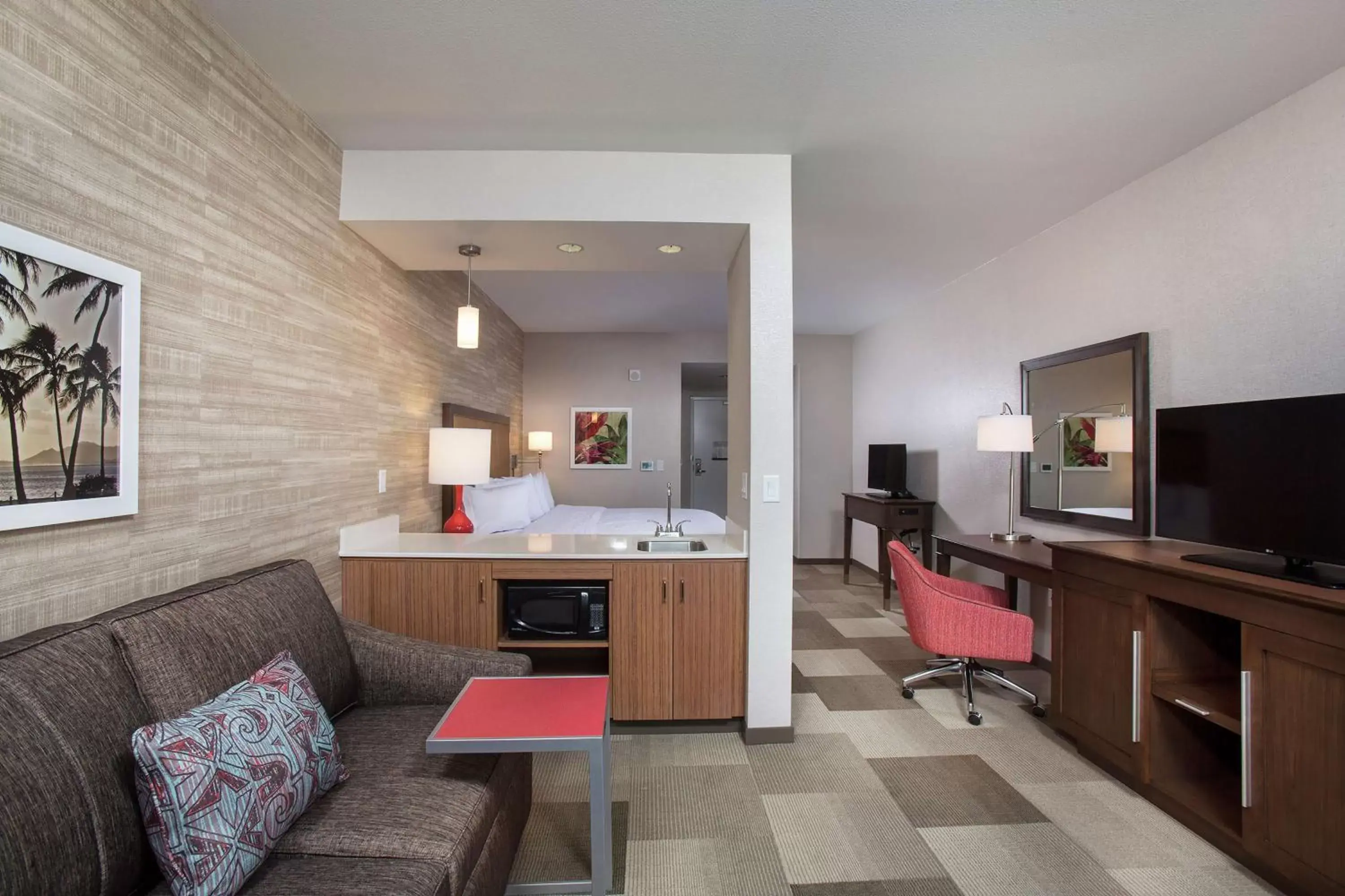 Bedroom, Seating Area in Hampton Inn & Suites Oahu/Kapolei, HI - FREE Breakfast